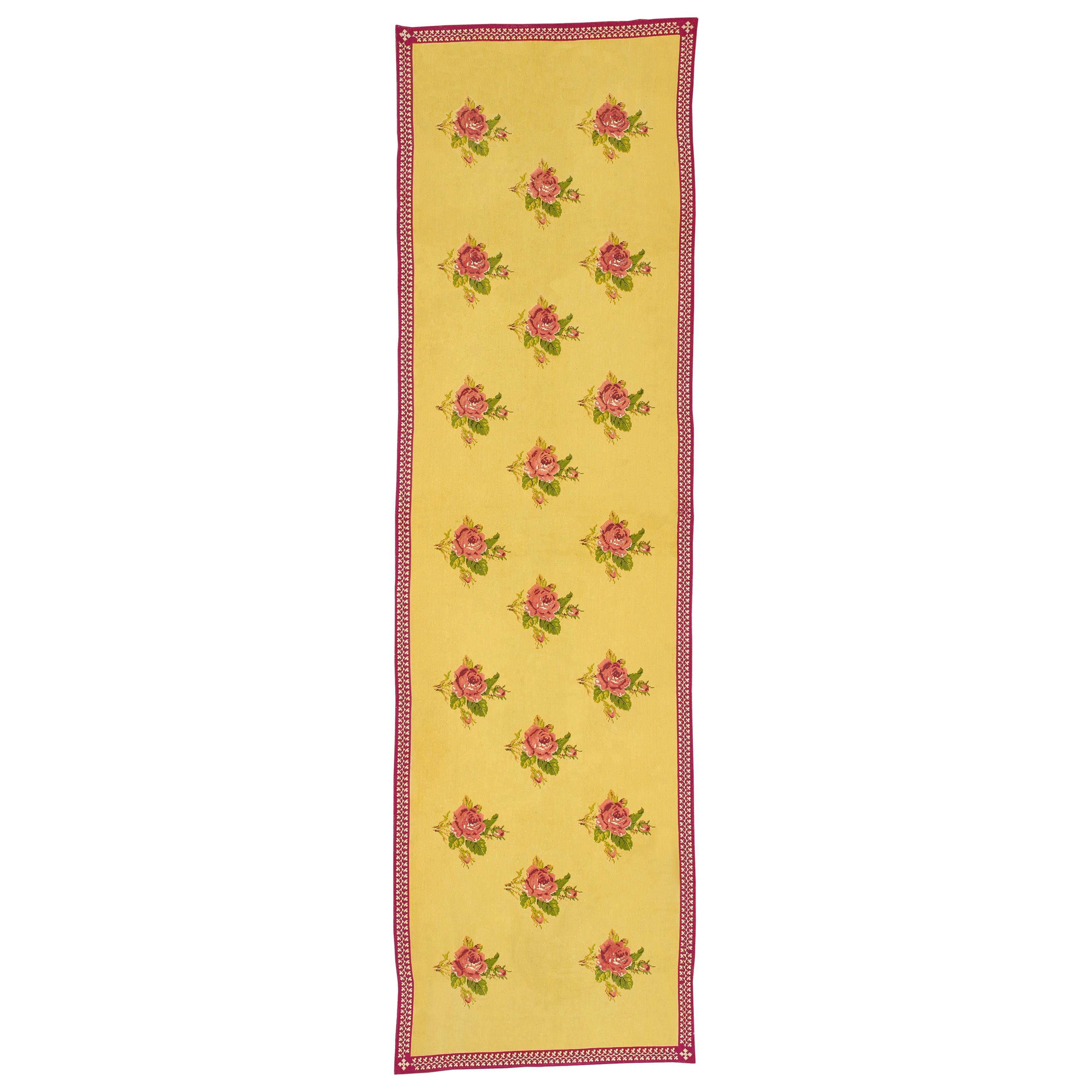 Tapis/runner français ancien en broderie à l'aiguille