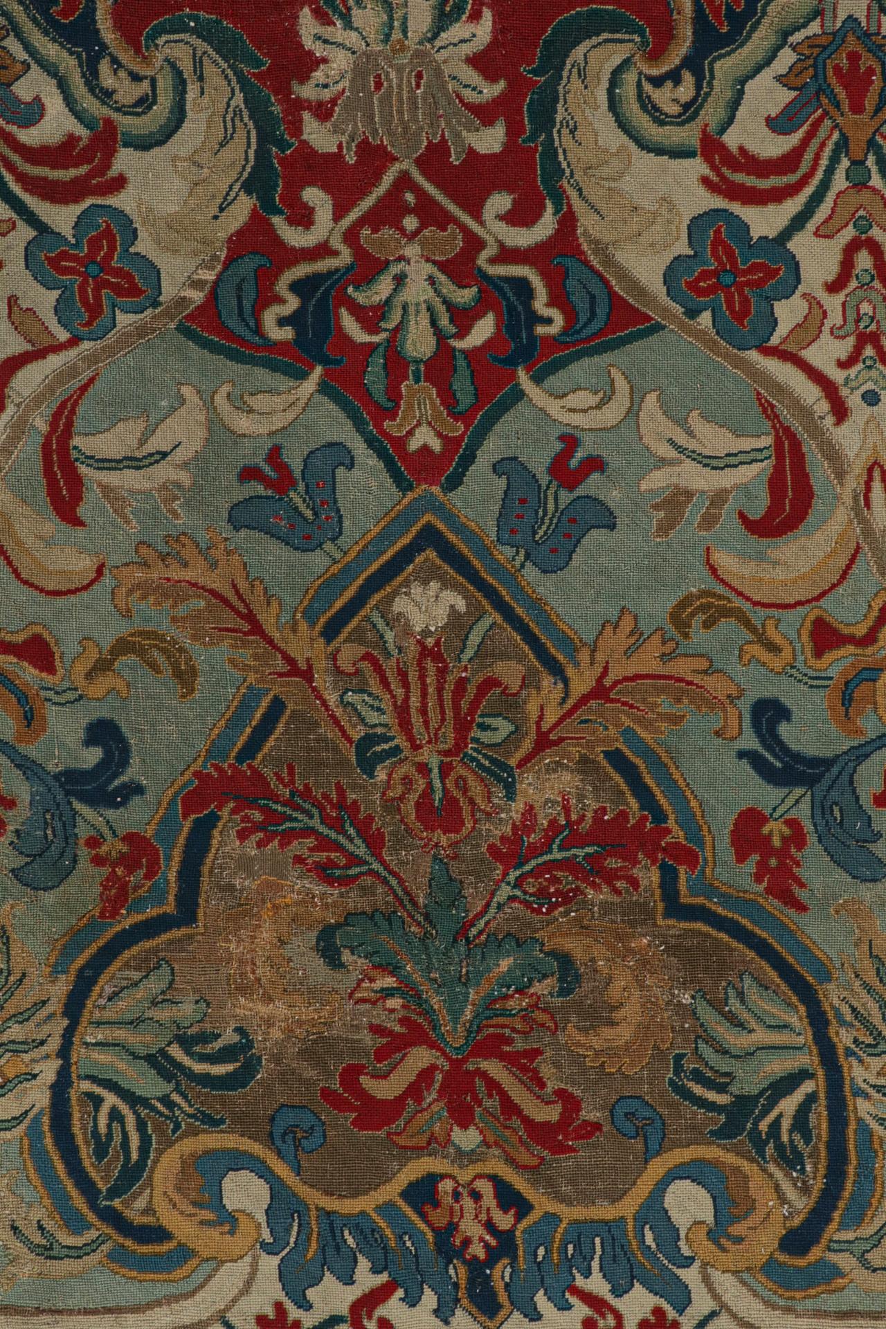 Milieu du XIXe siècle Tapis à l'aiguille français ancien à motifs floraux en vente