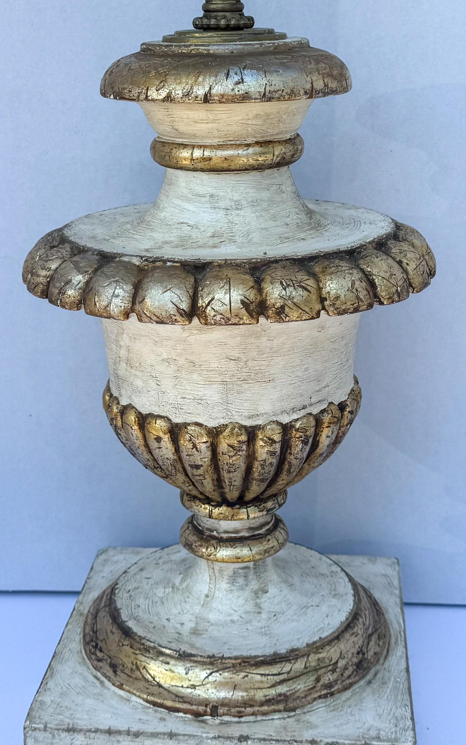 Antique French Neo-Classical Style Carved Gilt Painted Wood Fragment Table Lamp For Sale 1