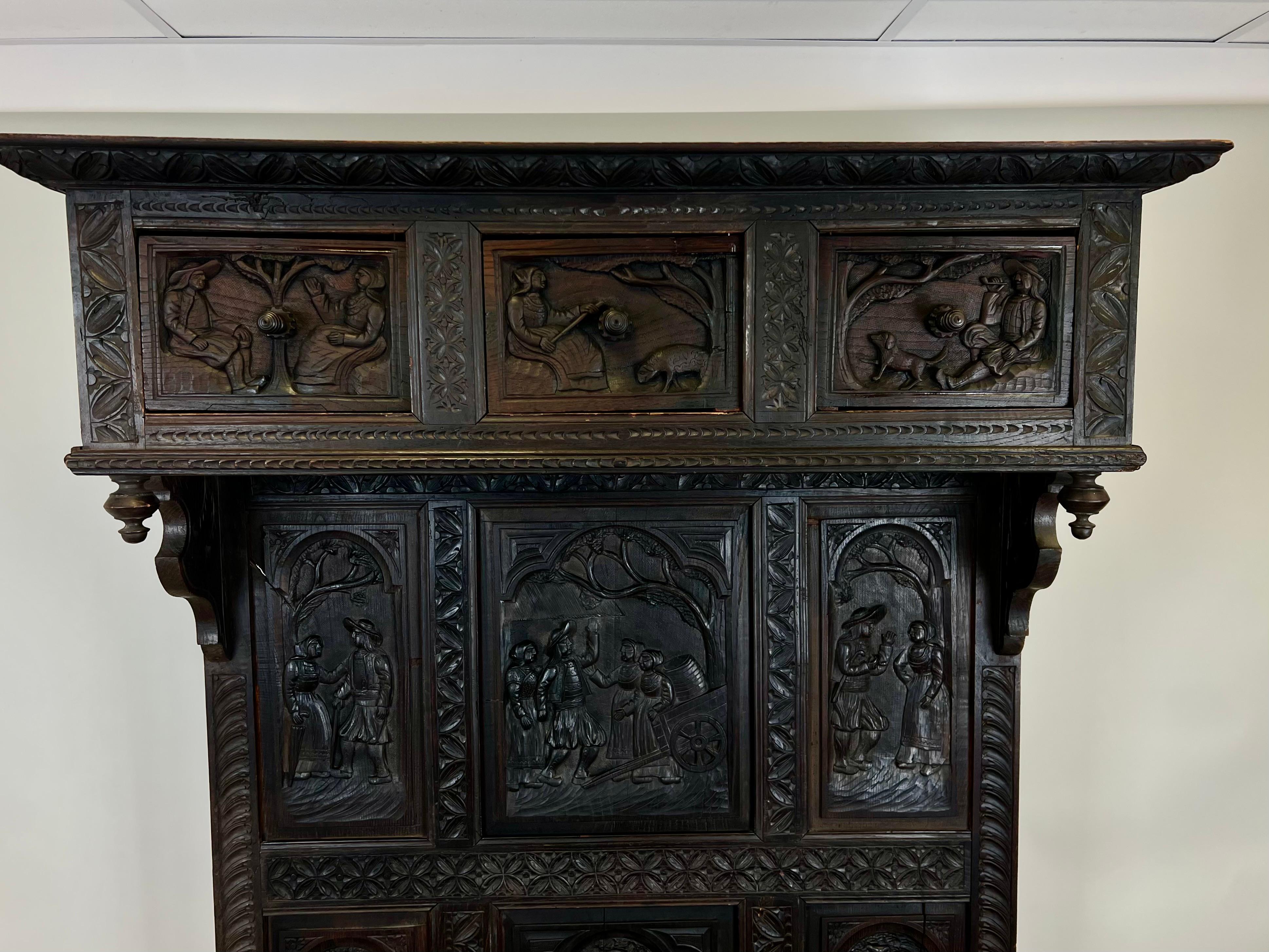 Antique French Neo-Gothic Black Walnut Monk's Bench c. Mitte des 19. Jahrhunderts (Walnuss) im Angebot