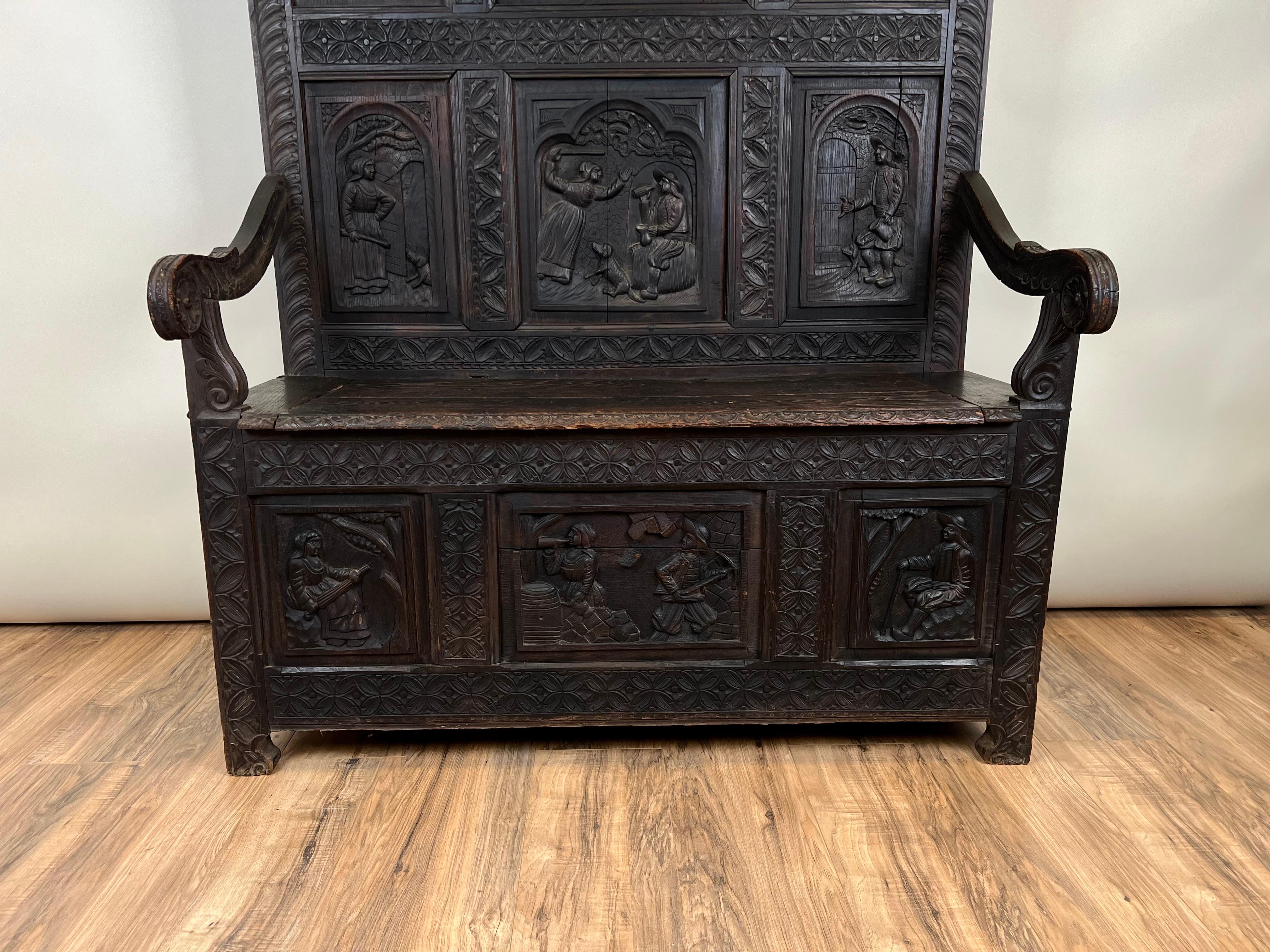 Antique French Neo-Gothic Black Walnut Monk's Bench c. Mitte des 19. Jahrhunderts im Angebot 1