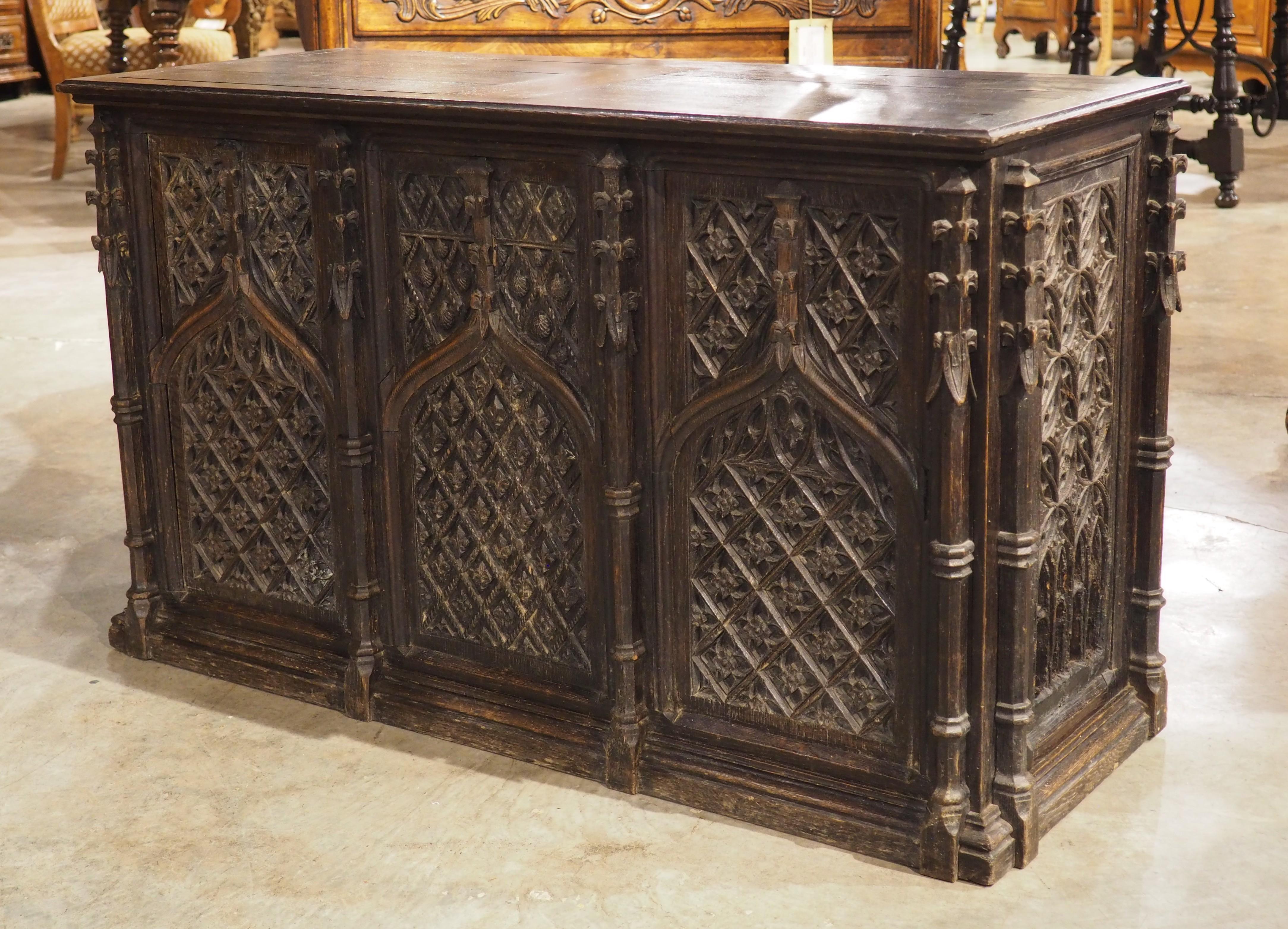 Antico baule francese neogotico intagliato a mano in Oak, XIX secolo e precedenti in vendita 6