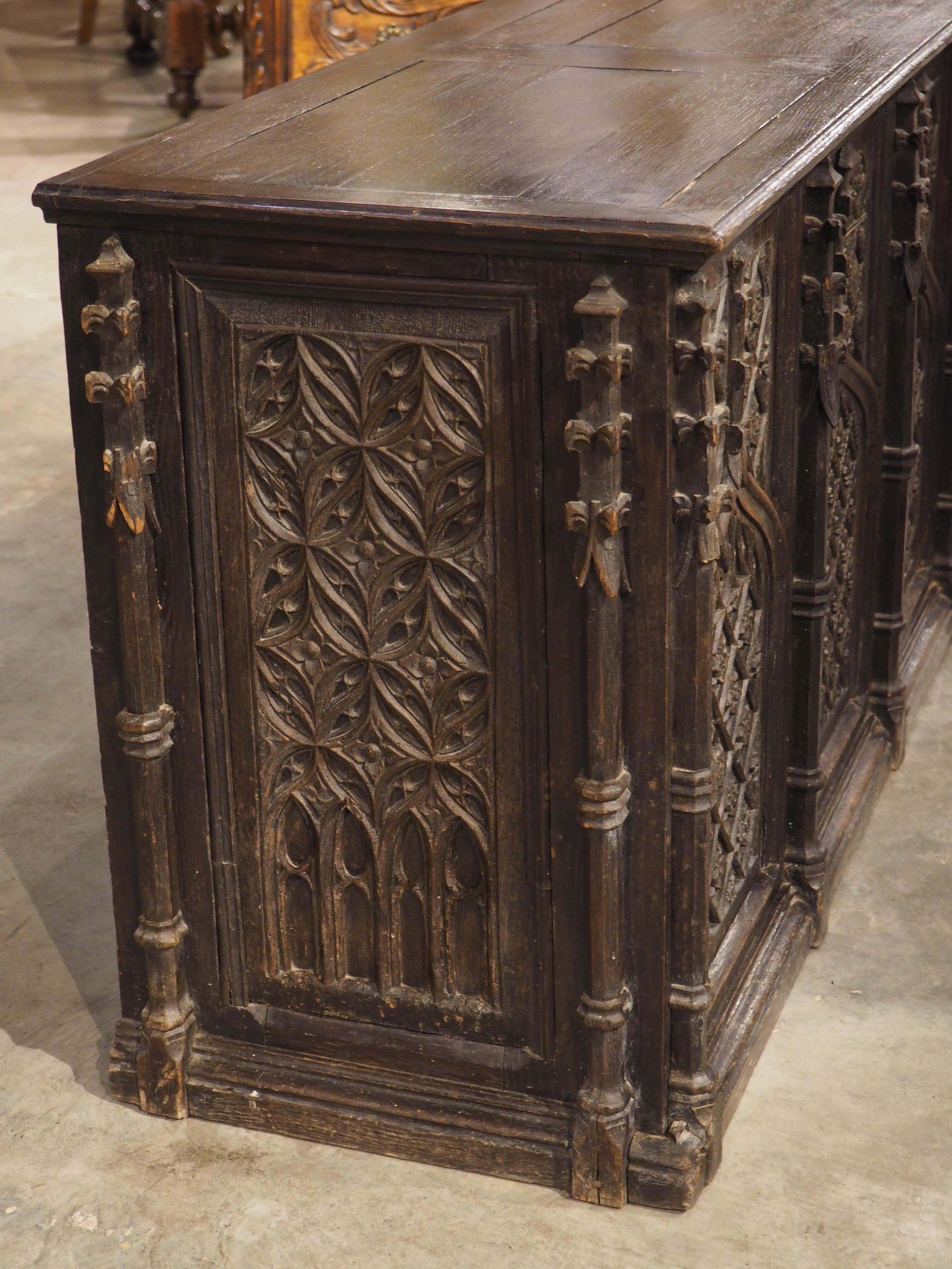 Antico baule francese neogotico intagliato a mano in Oak, XIX secolo e precedenti in vendita 10