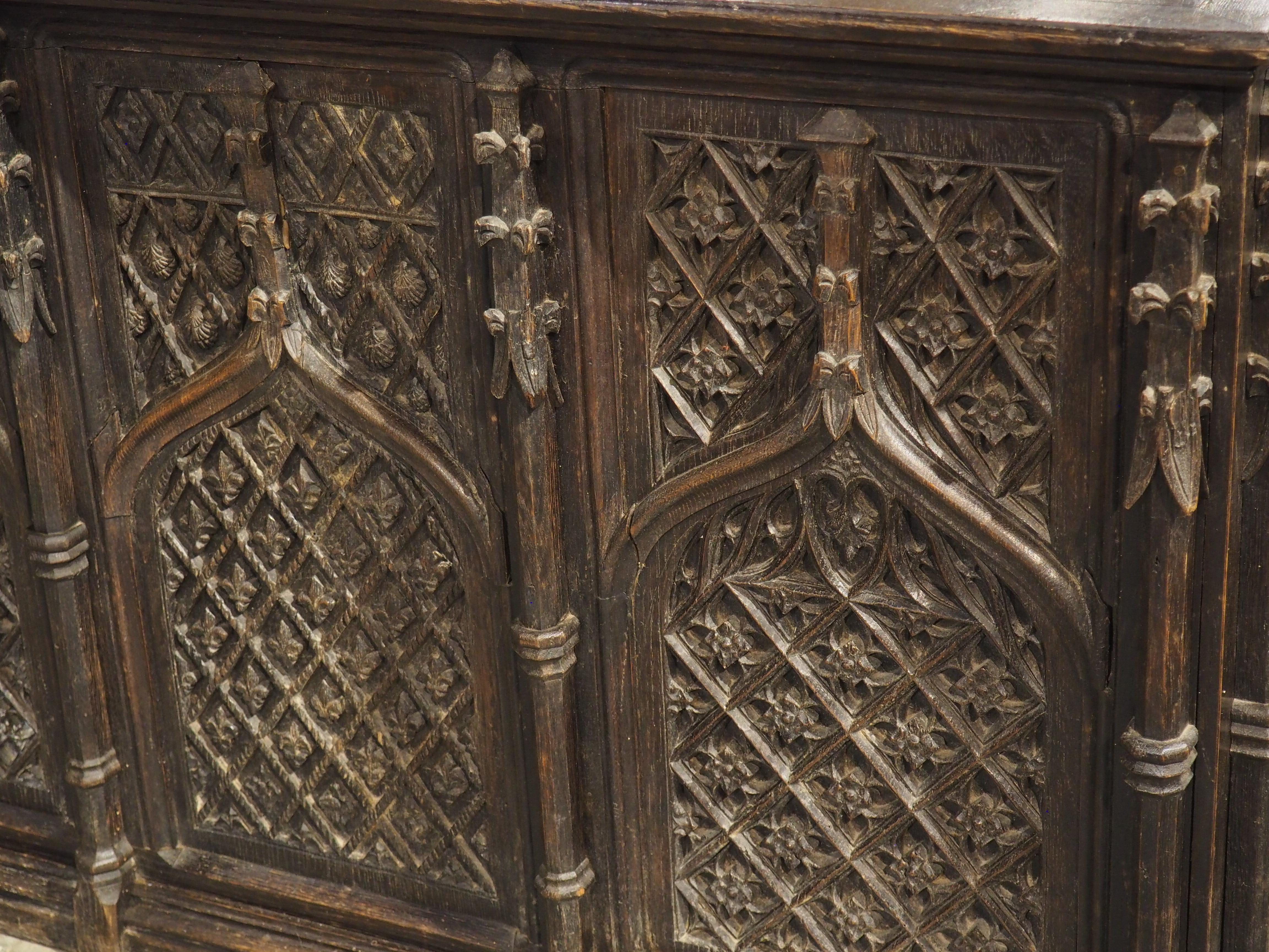 Antico baule francese neogotico intagliato a mano in Oak, XIX secolo e precedenti in vendita 13