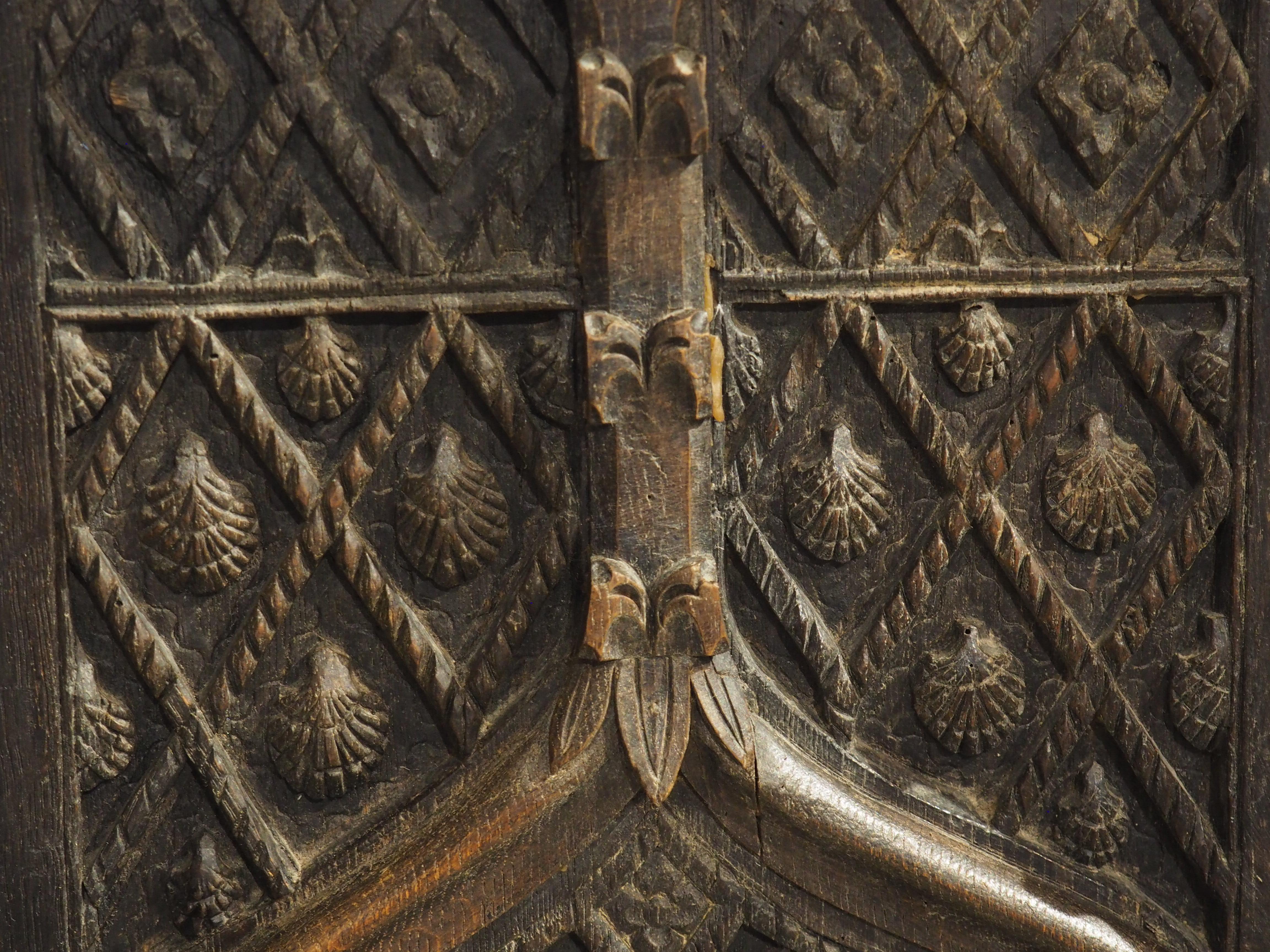 Antico baule francese neogotico intagliato a mano in Oak, XIX secolo e precedenti in vendita 2