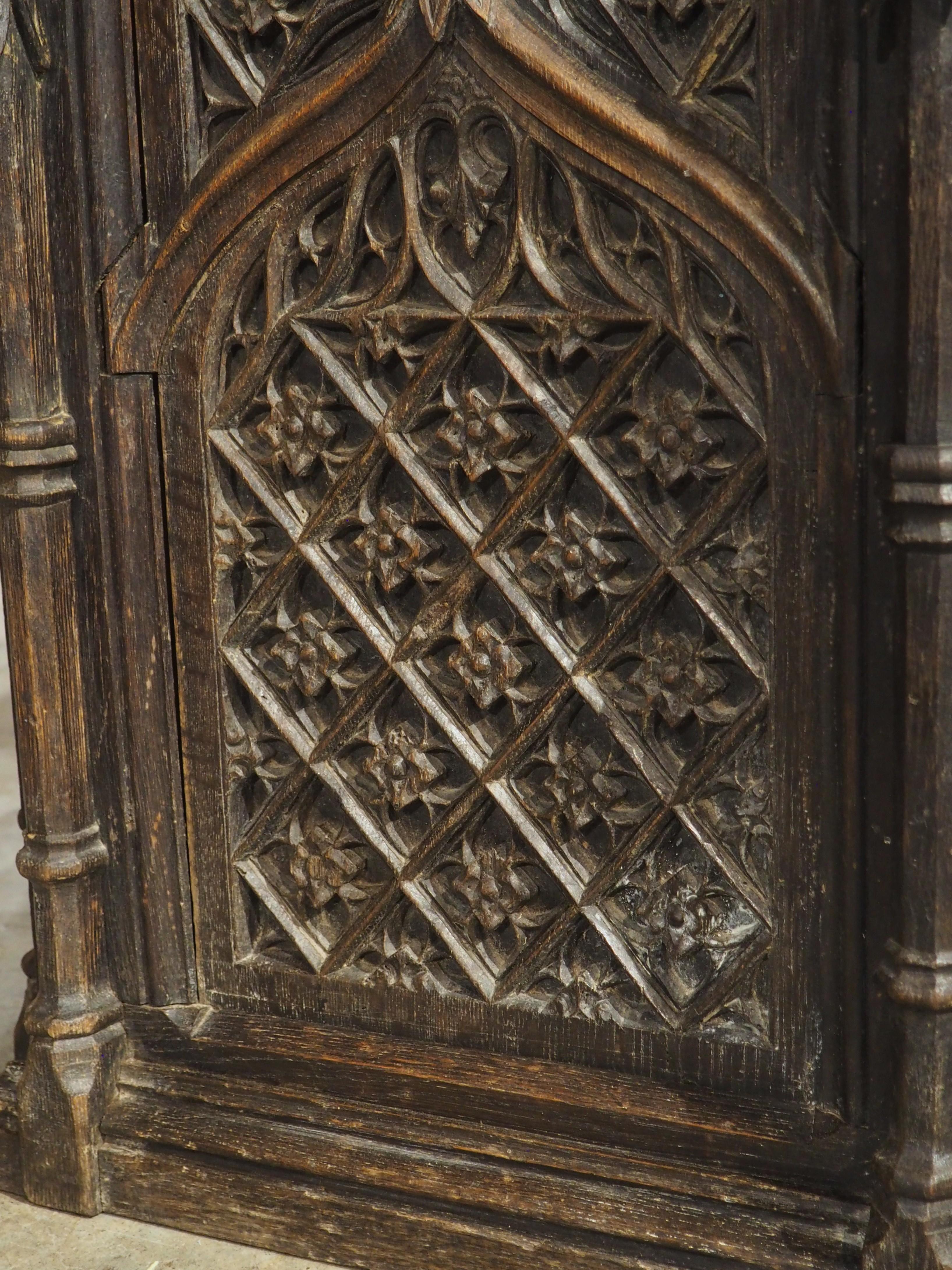Antico baule francese neogotico intagliato a mano in Oak, XIX secolo e precedenti in vendita 3