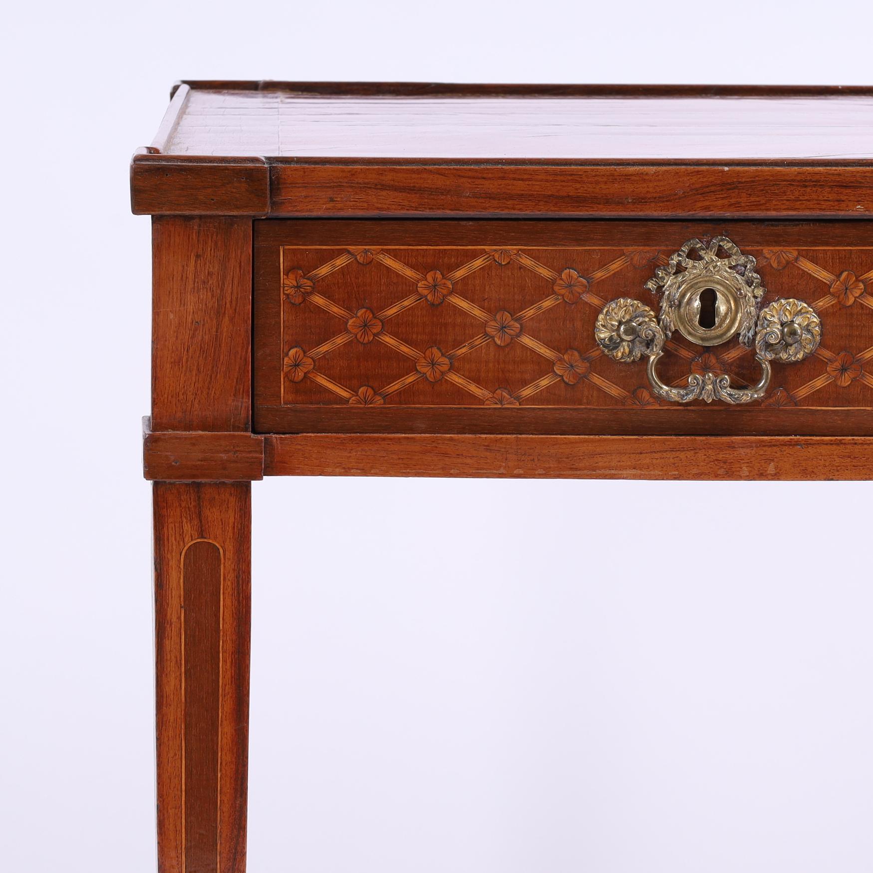 Antique French Neoclassic Escritorio de dos cajones con incrustaciones Neoclásico en venta