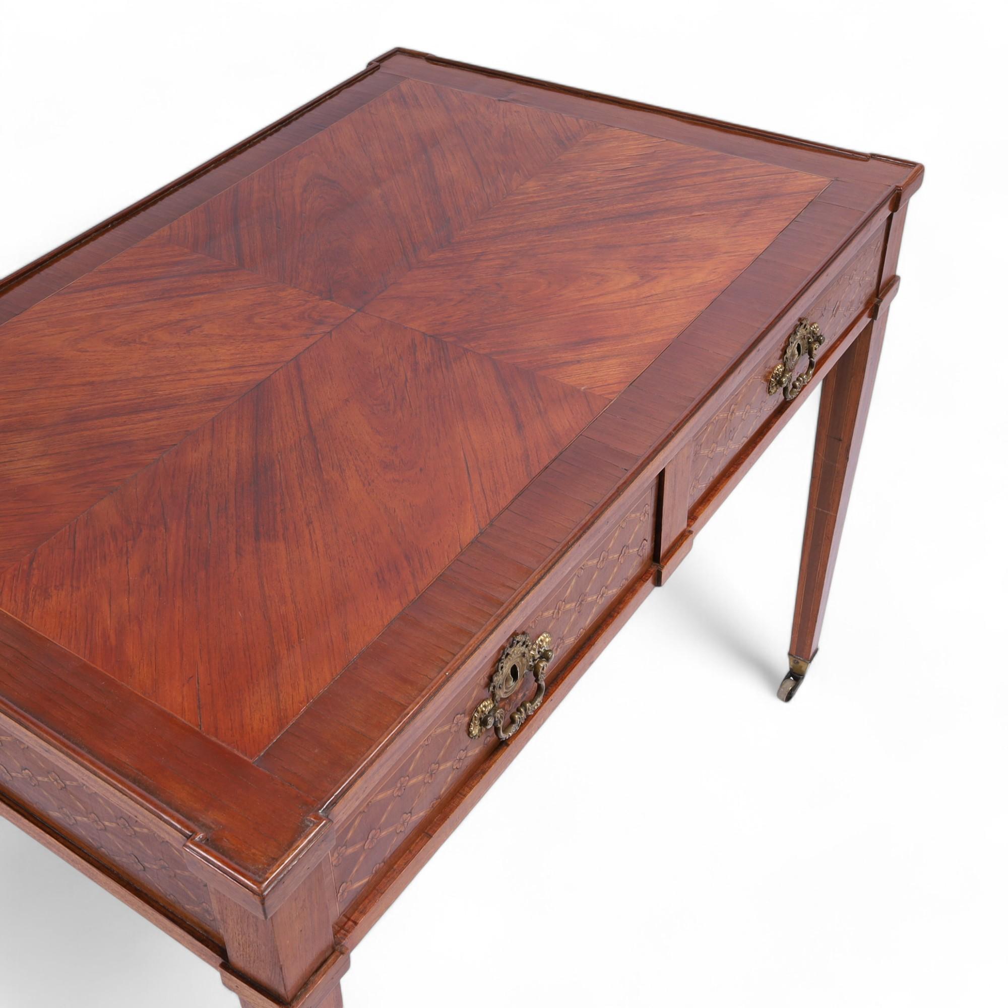 Antique French Neoclassic Escritorio de dos cajones con incrustaciones en Bueno estado para la venta en Palm Beach, FL