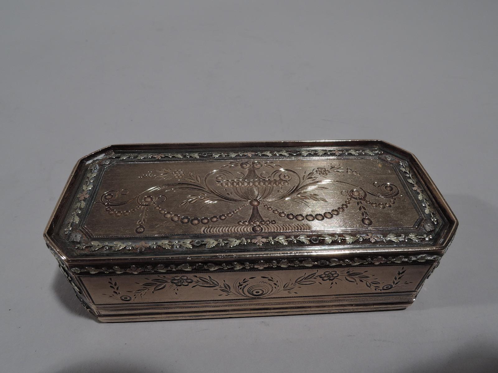 Antique French Neoclassical 18 Karat Gold Snuffbox with Bright-Cut Ornament 2