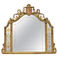 Specchio da parete antico francese in stile neoclassico e barocco, con cornice in gesso dorato e vetro rosso