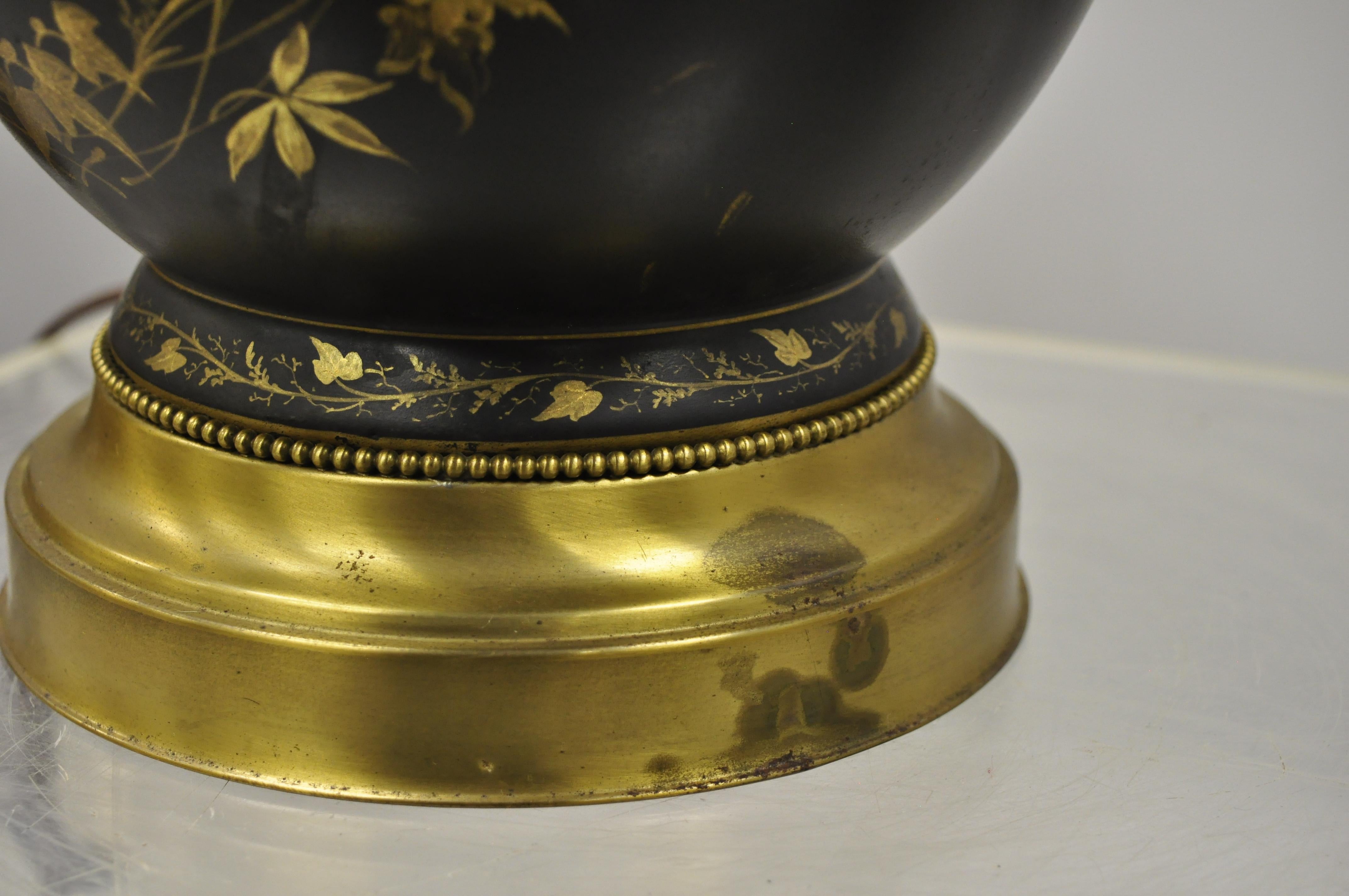 Paire de lampes de bureau bulbeuses classiques néoclassiques françaises anciennes en porcelaine noire en vente 2