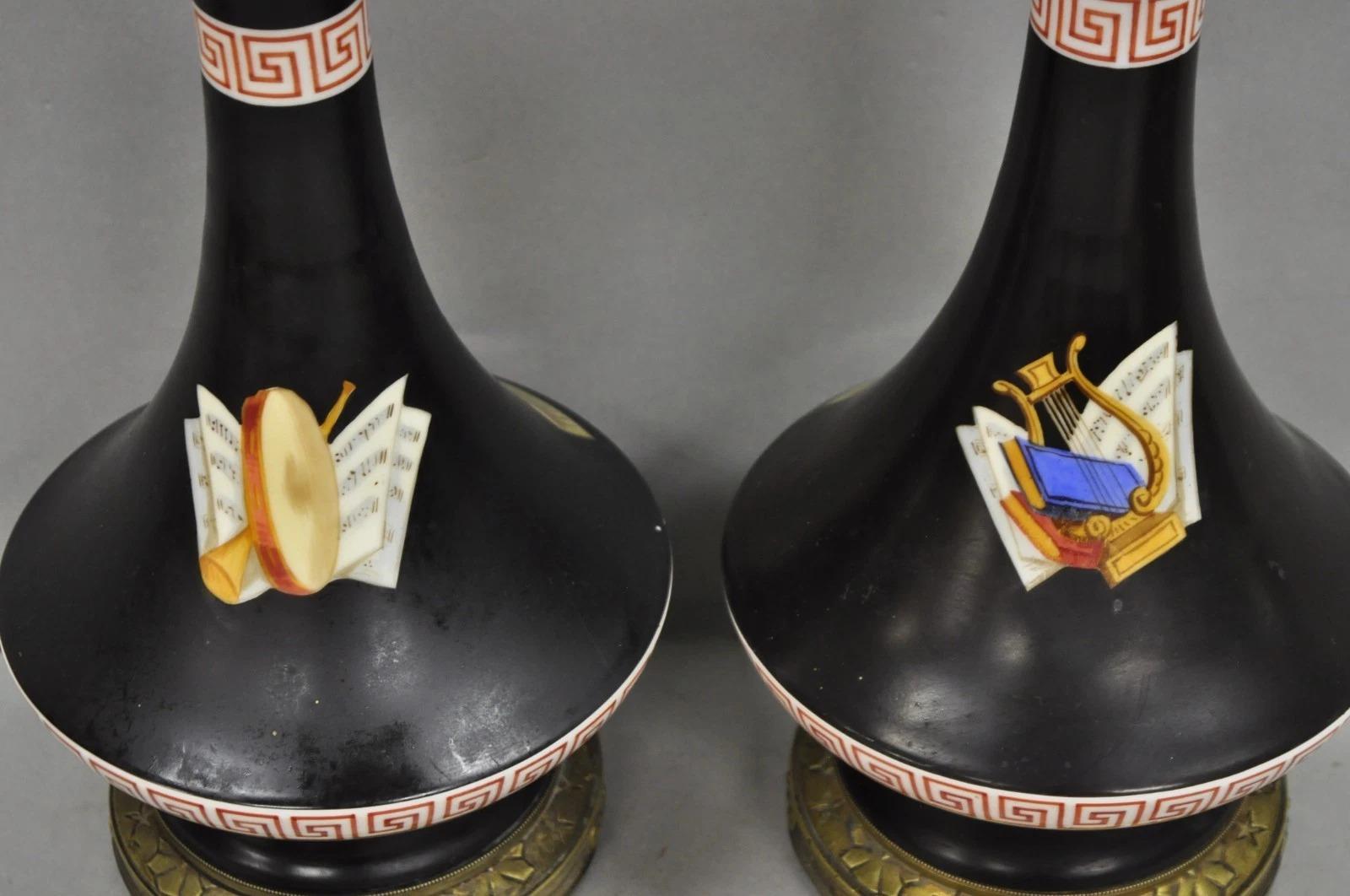 Antiguas Lámparas de Mesa Neoclásicas Francesas Pintadas de Bronce y Porcelana Negra - Pareja en venta 4