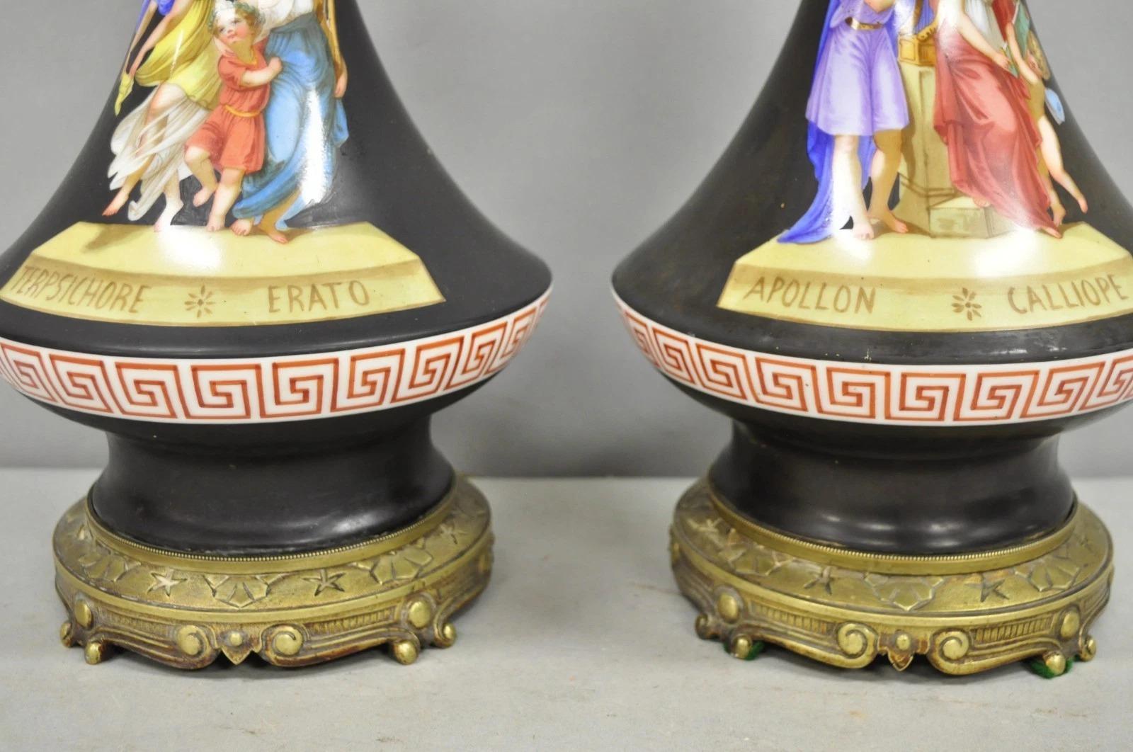 Antiguas Lámparas de Mesa Neoclásicas Francesas Pintadas de Bronce y Porcelana Negra - Pareja siglo XX en venta