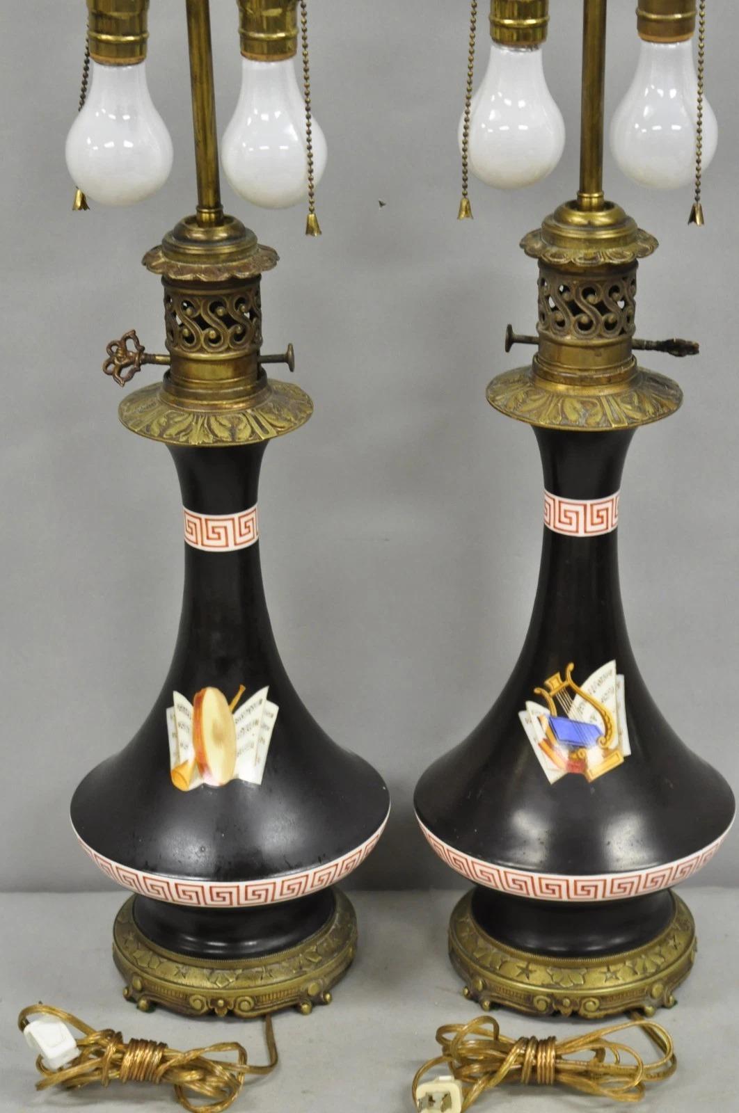 Antiguas Lámparas de Mesa Neoclásicas Francesas Pintadas de Bronce y Porcelana Negra - Pareja en venta 3