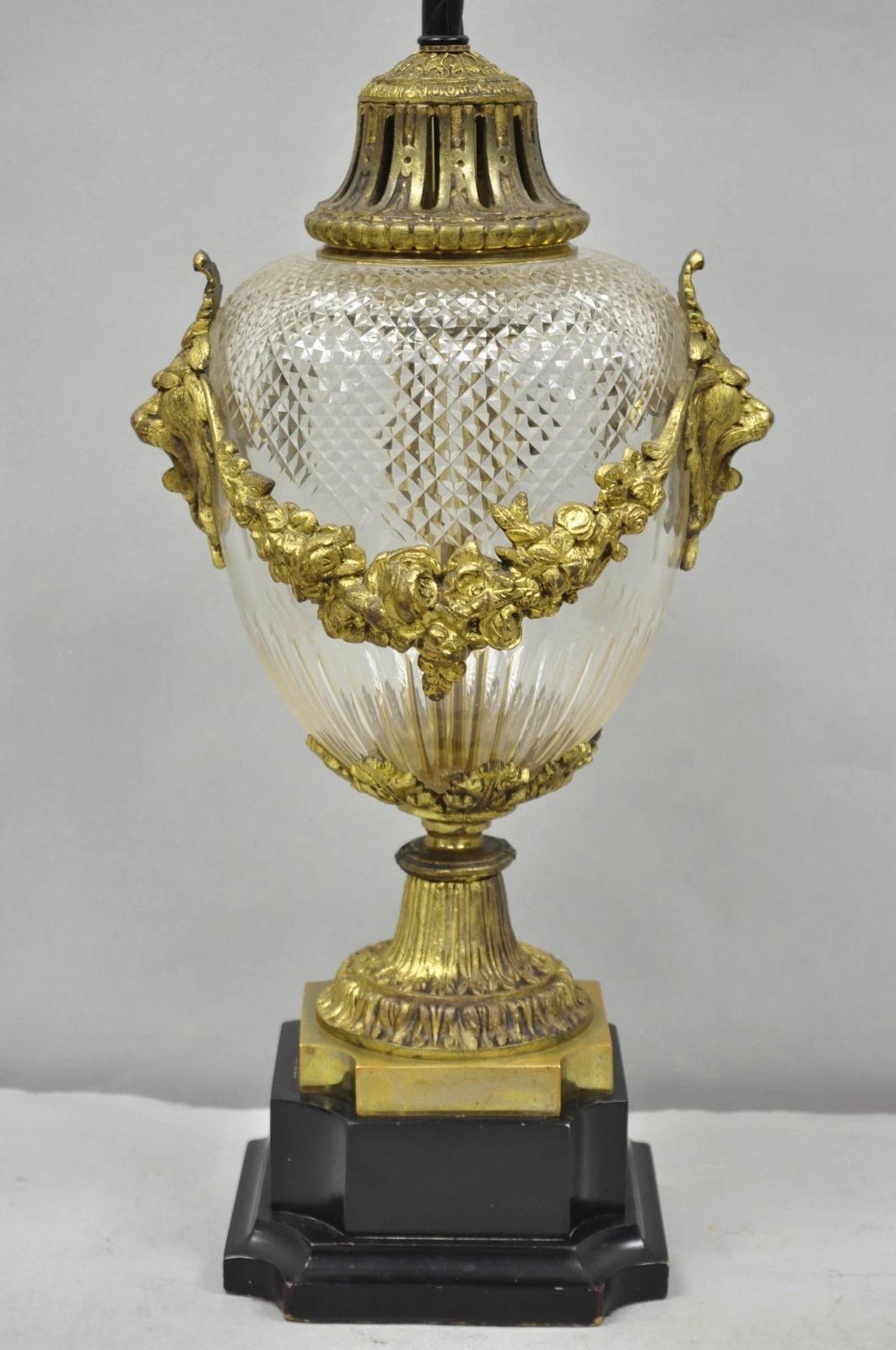 Antique French Neoclassical Bronze Lion Ormolu Diamond Cut Glass Urn Table Lamp In Good Condition For Sale In Philadelphia, PA