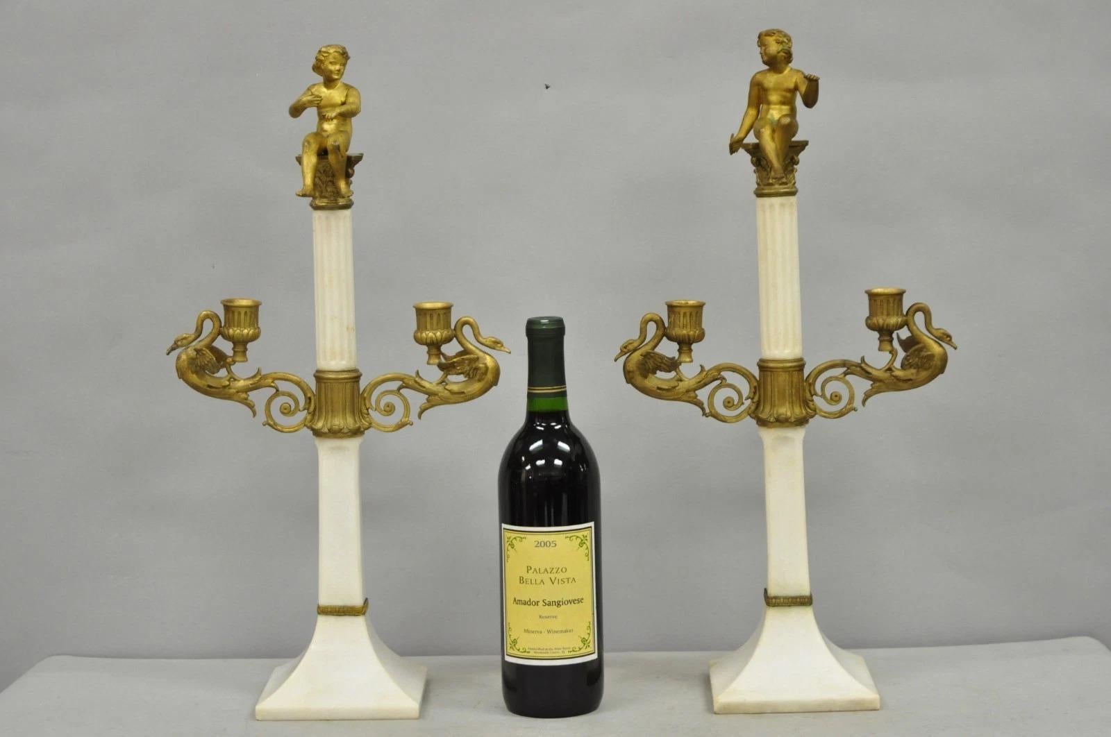 Antique French Neoclassical Bronze Swans & Cherubs Carved Marble Column Candlestick Candelabras - a Pair. L'articolo è attualmente predisposto per essere facilmente convertito in lampade elettrificate con gli appositi fori e le scanalature per i