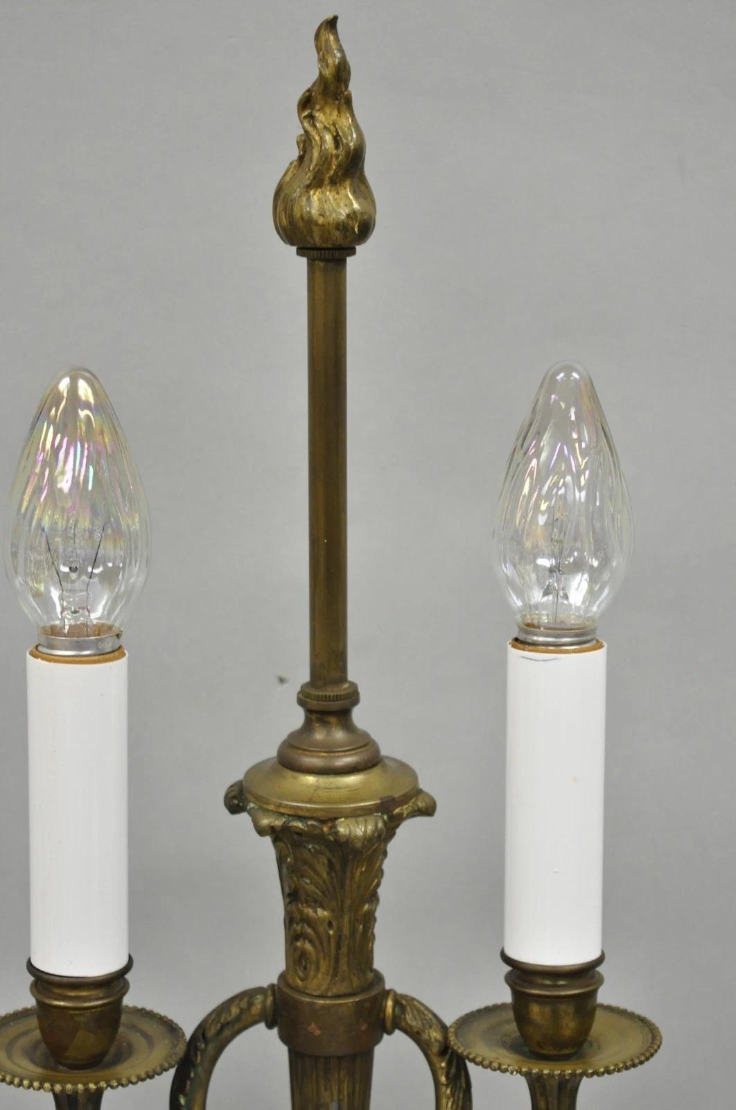 Antique French Neoclassical Bronze Fackel & Trompete Arm Marmor Basis Tischlampe im Angebot 4