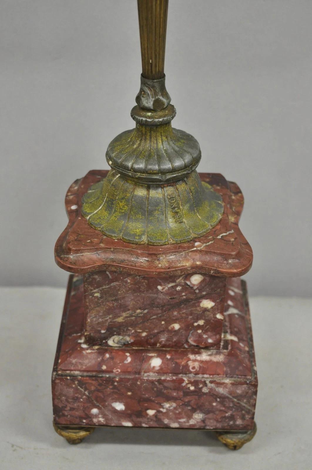 Antique French Neoclassical Bronze Fackel & Trompete Arm Marmor Basis Tischlampe (20. Jahrhundert) im Angebot