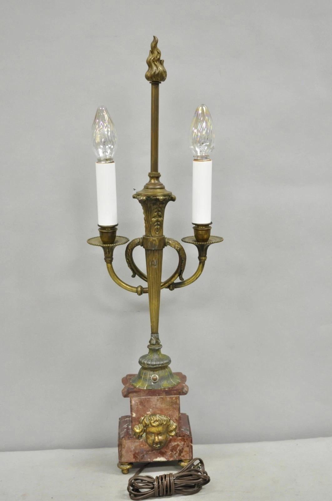 Antique French Neoclassical Bronze Fackel & Trompete Arm Marmor Basis Tischlampe im Angebot 2