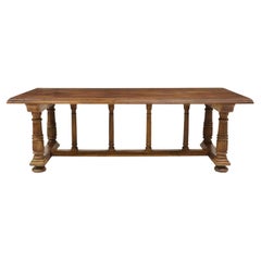 Ancienne table à colonnade en noyer sculpté de style néoclassique français