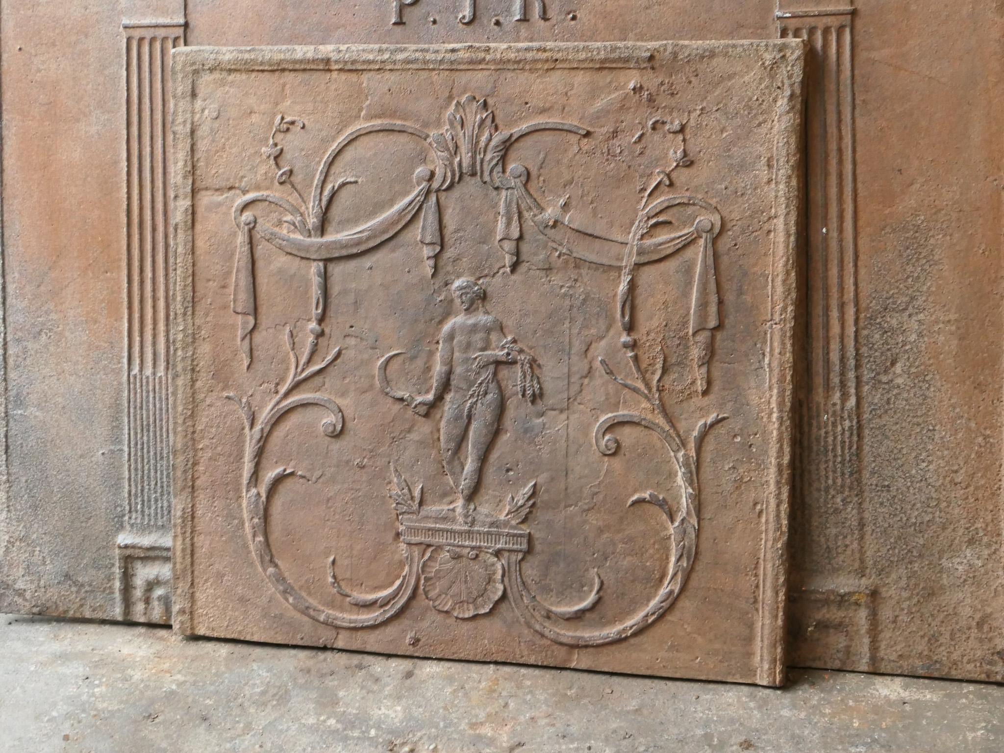 Plaque de cheminée « Cères » néoclassique française ancienne, début du 19ème siècle Bon état - En vente à Amerongen, NL