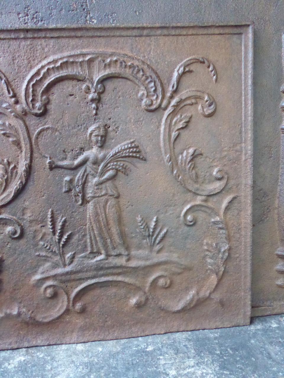 Antique French Neoclassical 'Ceres' Fireback In Good Condition In Amerongen, NL