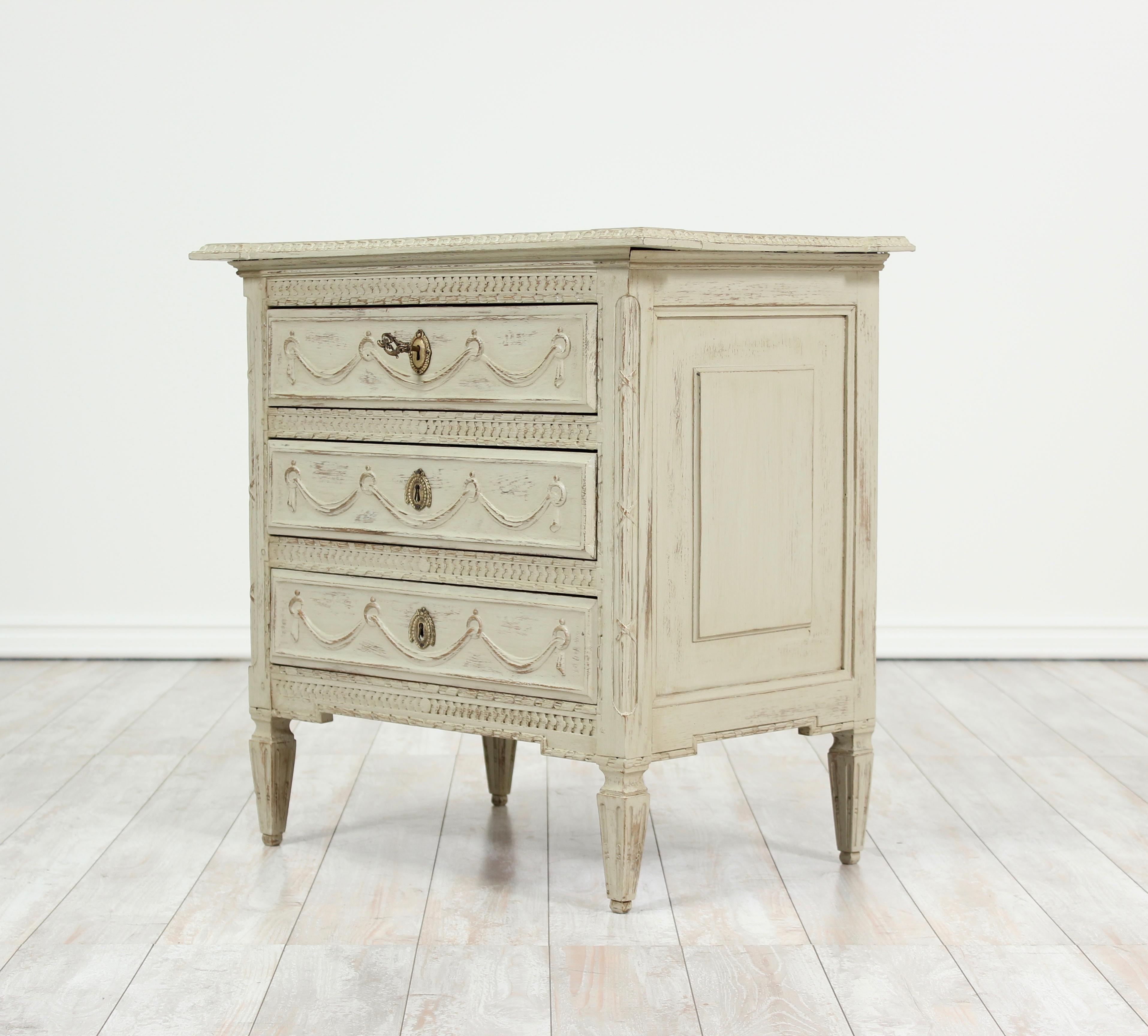 Gustavian Antique French Neoclassical Chest of Drawers