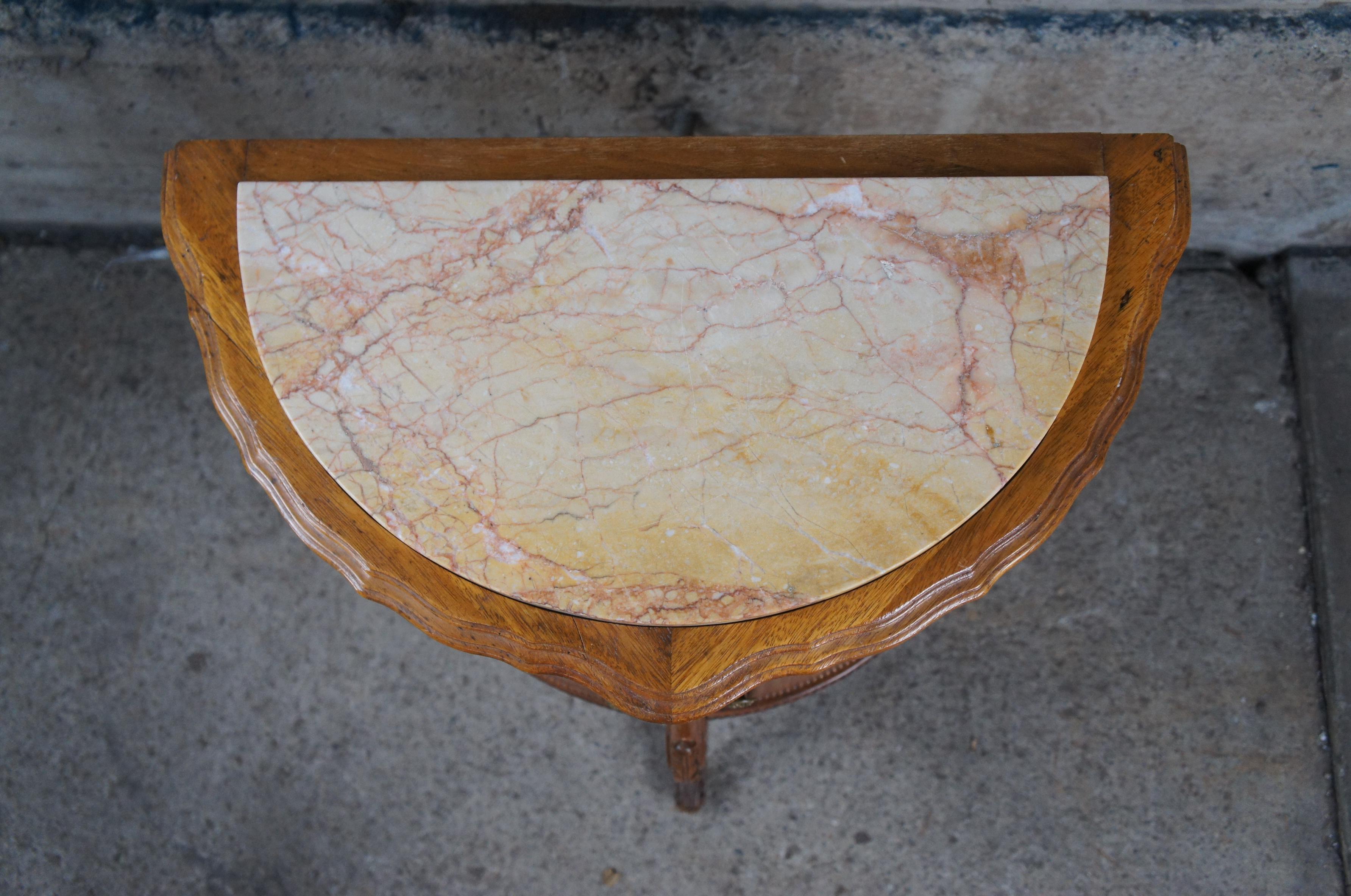Antique French Neoclassical Demilune Satinwood Marble Cabinet Mesas Auxiliares siglo XX en venta