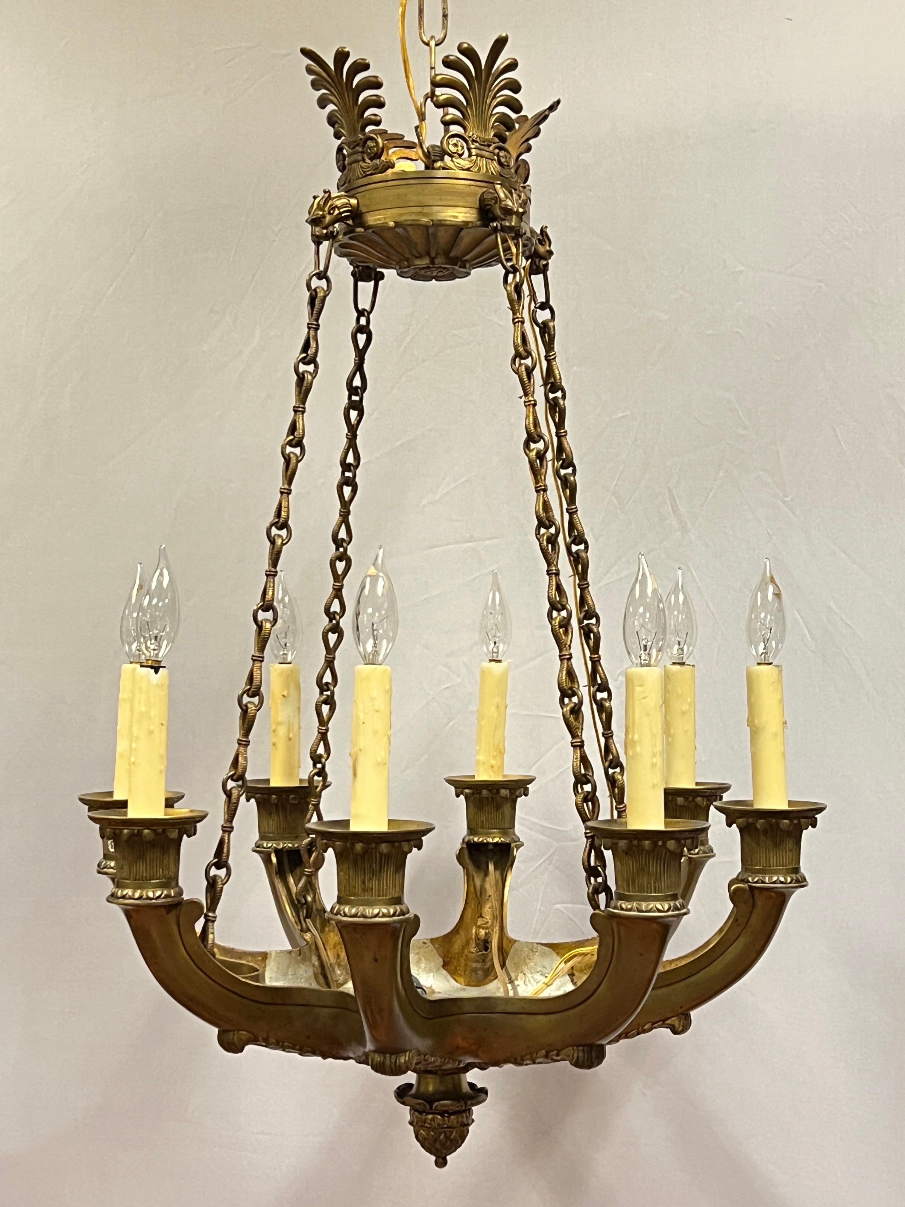 Antique French Neoclassical Empire Style 8-Light Bronze Kronleuchter im Angebot 5