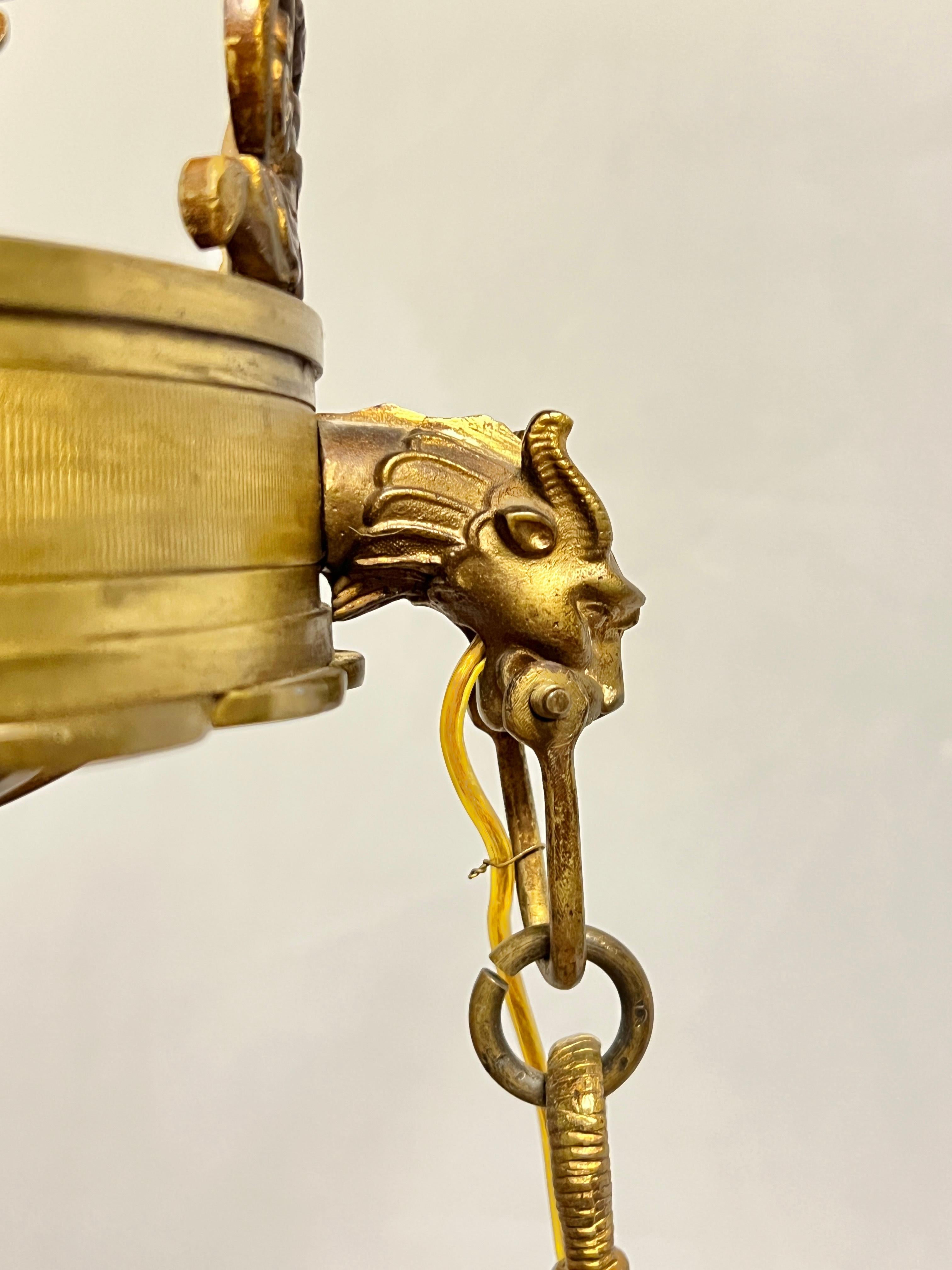 Antique French Neoclassical Empire Style 8-Light Bronze Kronleuchter im Angebot 3