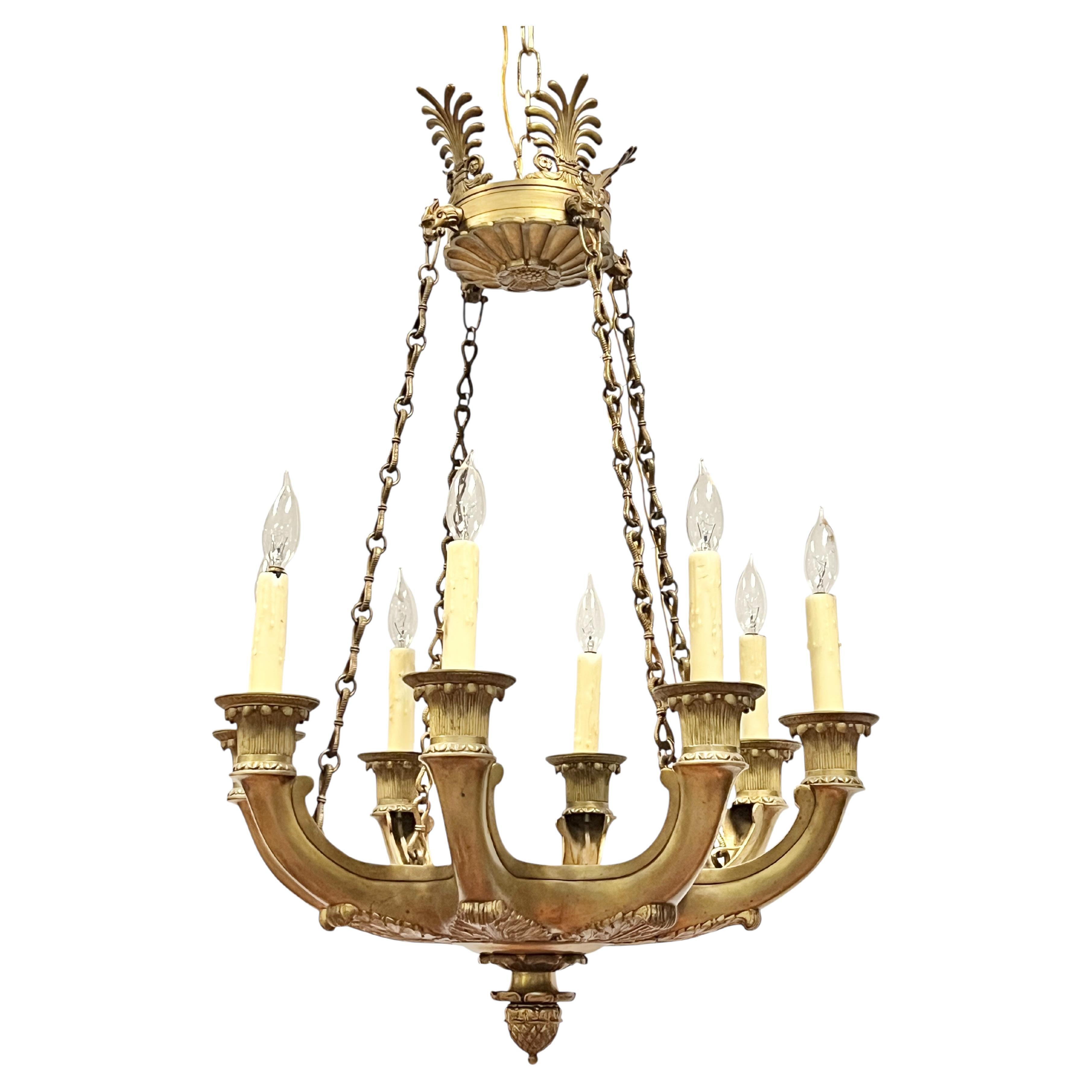 Antique French Neoclassical Empire Style 8-Light Bronze Kronleuchter im Angebot