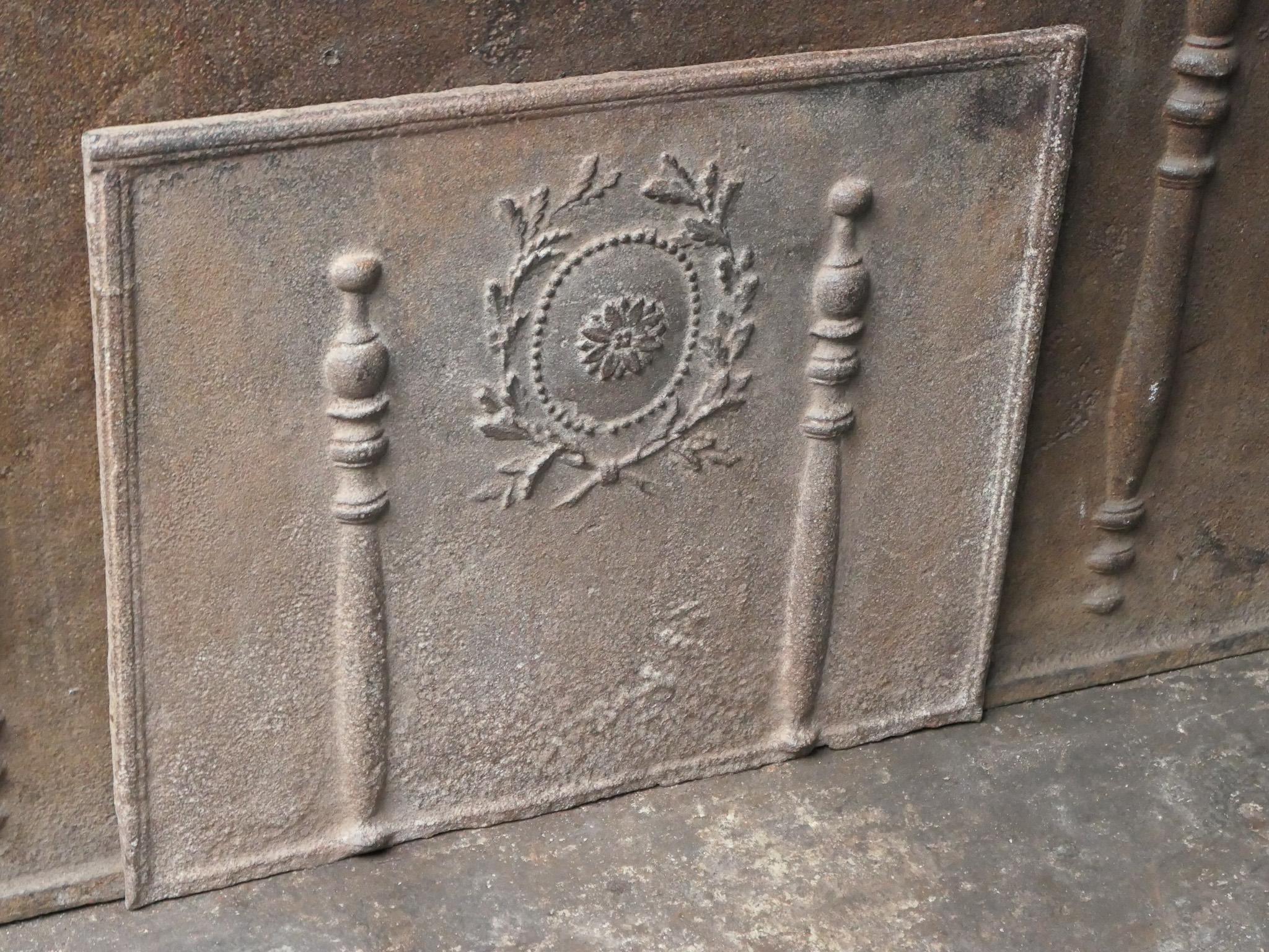 Antike französische neoklassizistische Kaminrückwand, 18. - 19. (Eisen) im Angebot