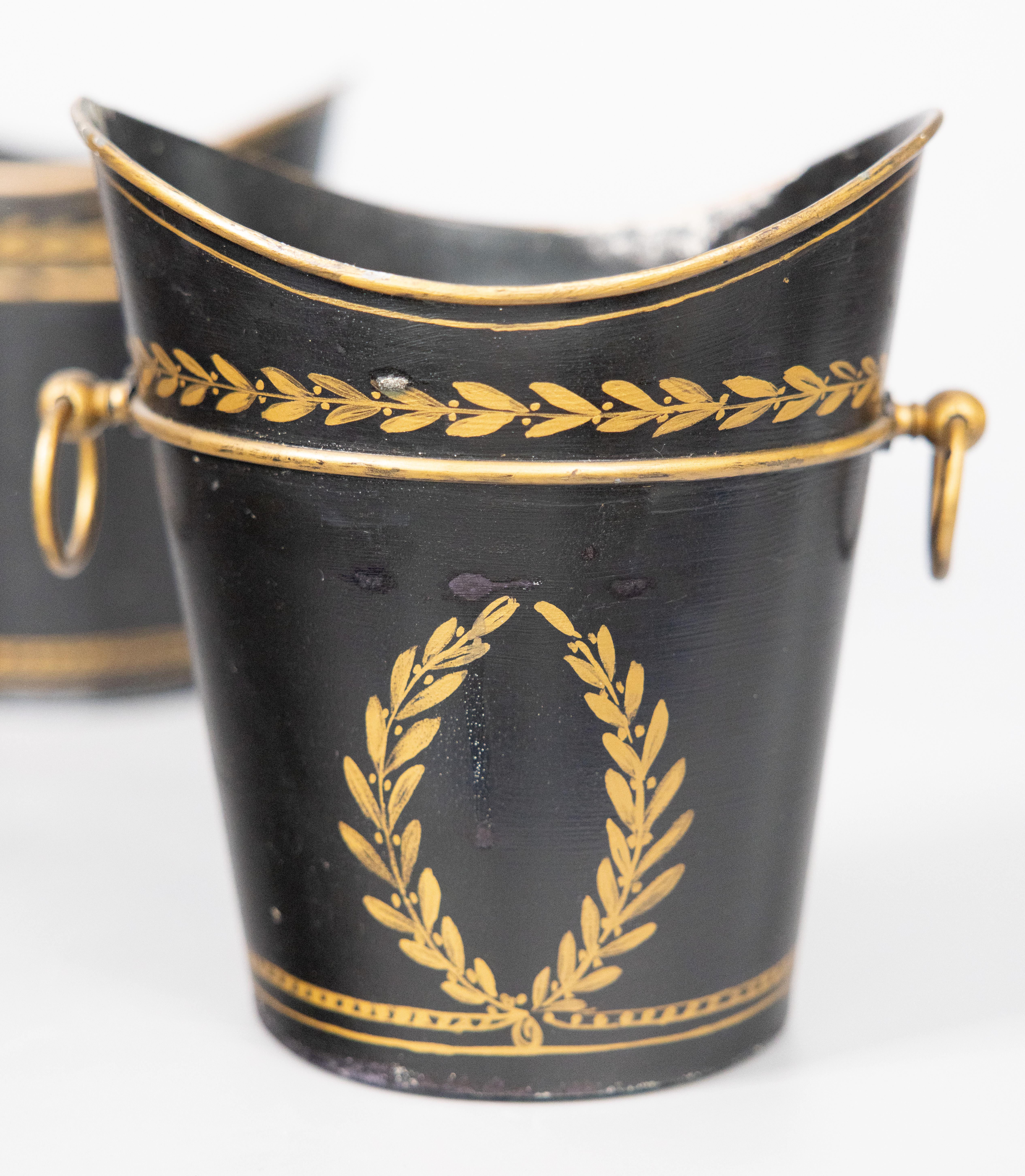 Métal Paire de Cachepots Jardinieres Anciennes Toles Néoclassiques Françaises Dorées en vente