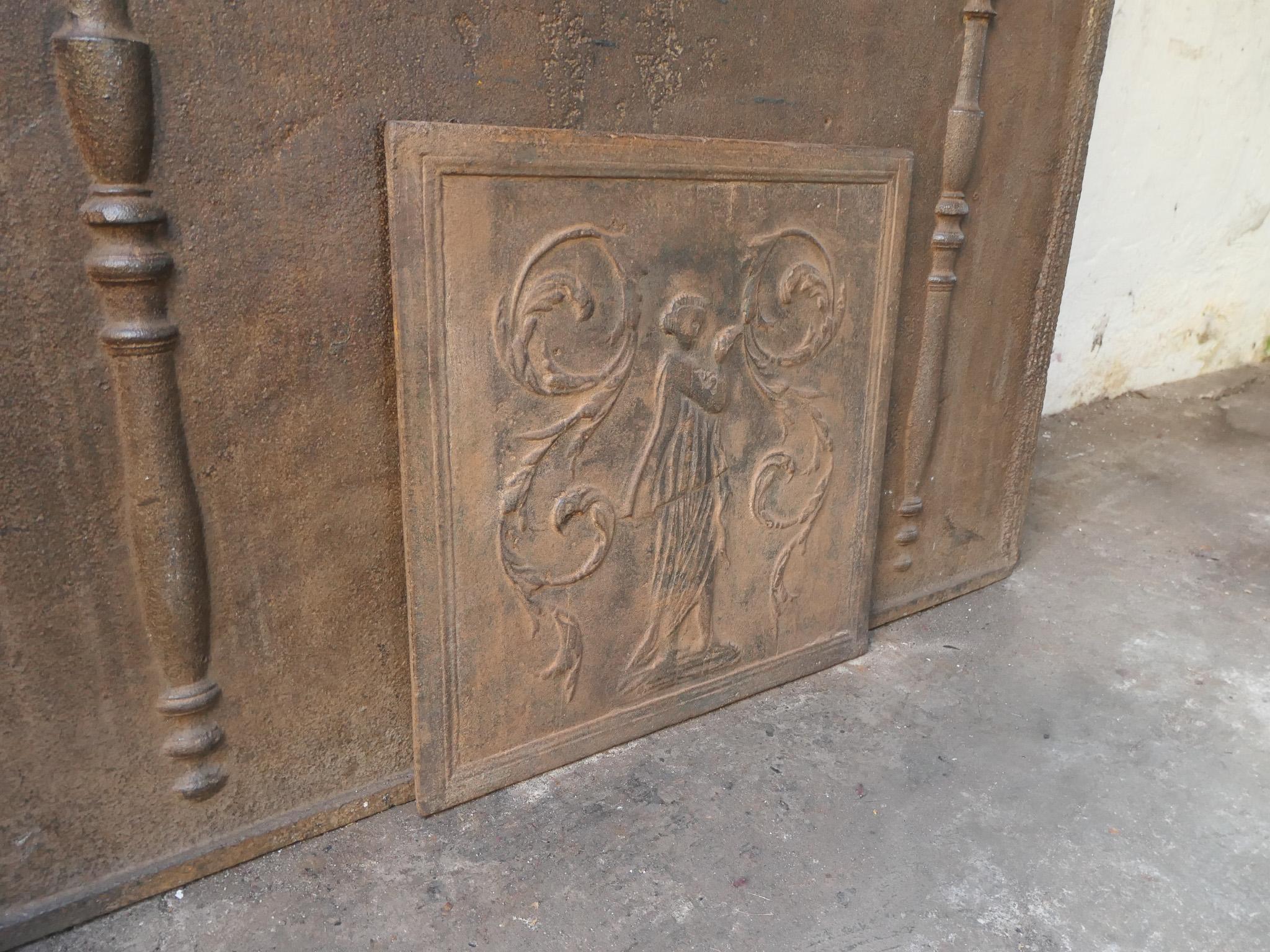 Antique French Neoclassical 'Lady' Fireback / Backsplash, 18° secolo in vendita 4