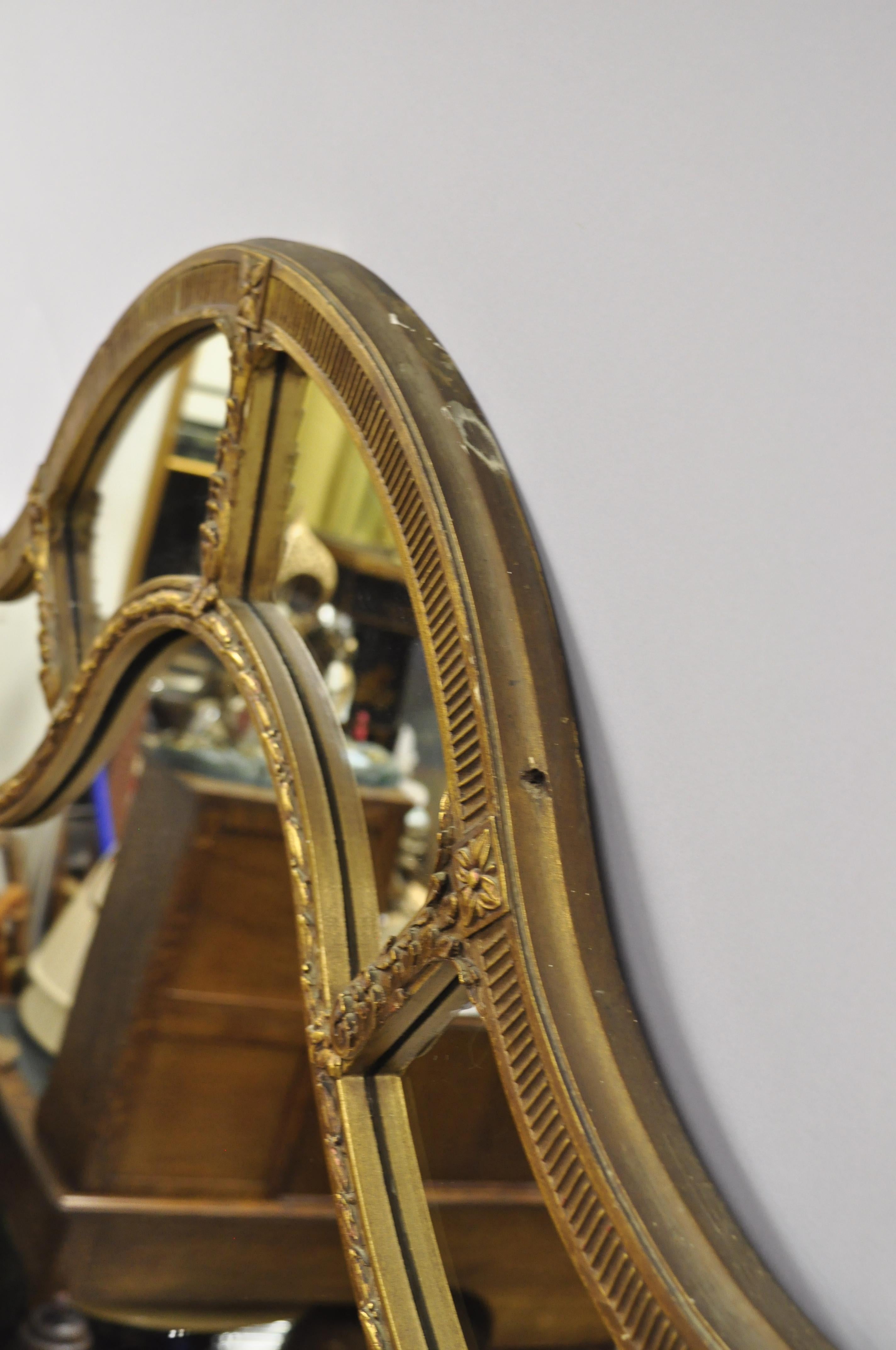 Miroir Grand miroir de sol Trumeau néoclassique français ancien en gesso figuratif doré en vente
