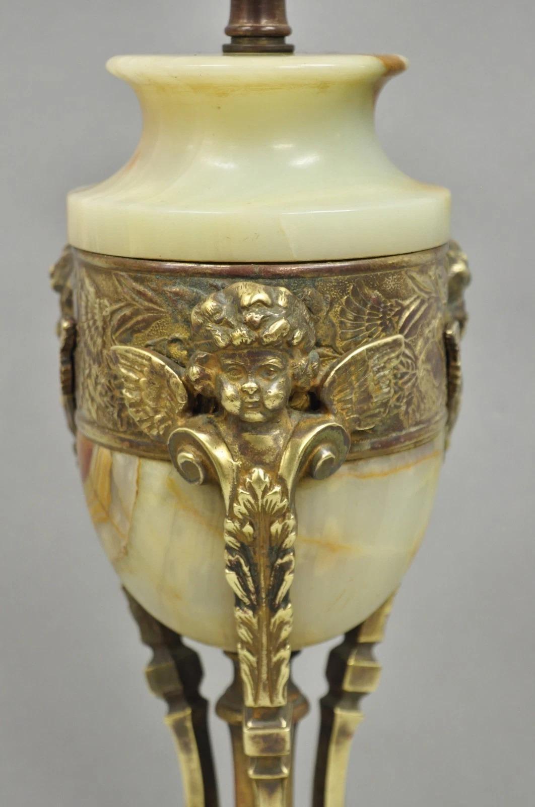 Antique French Neoclassical Louis XV Onyx Urn Figural Bronze Cherub Table Lamp In Good Condition For Sale In Philadelphia, PA