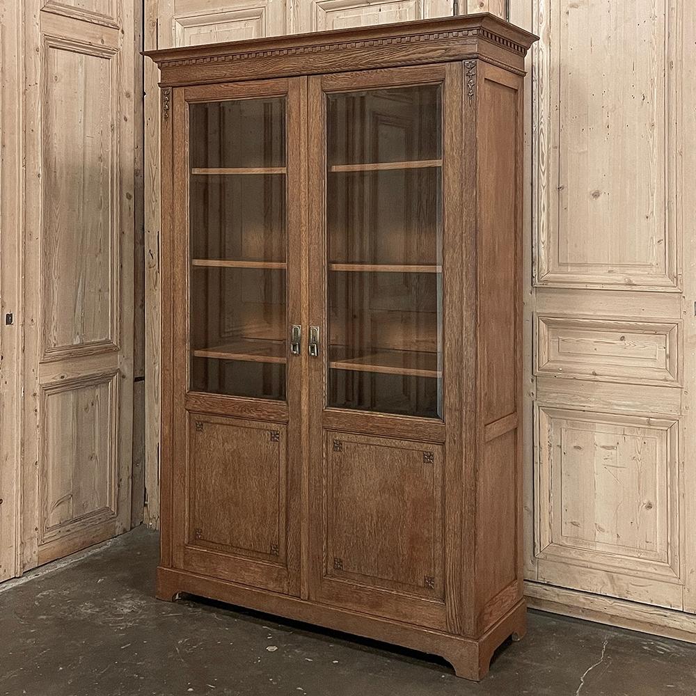 Hand-Crafted Antique French Neoclassical Louis XVI Oak Bookcase For Sale