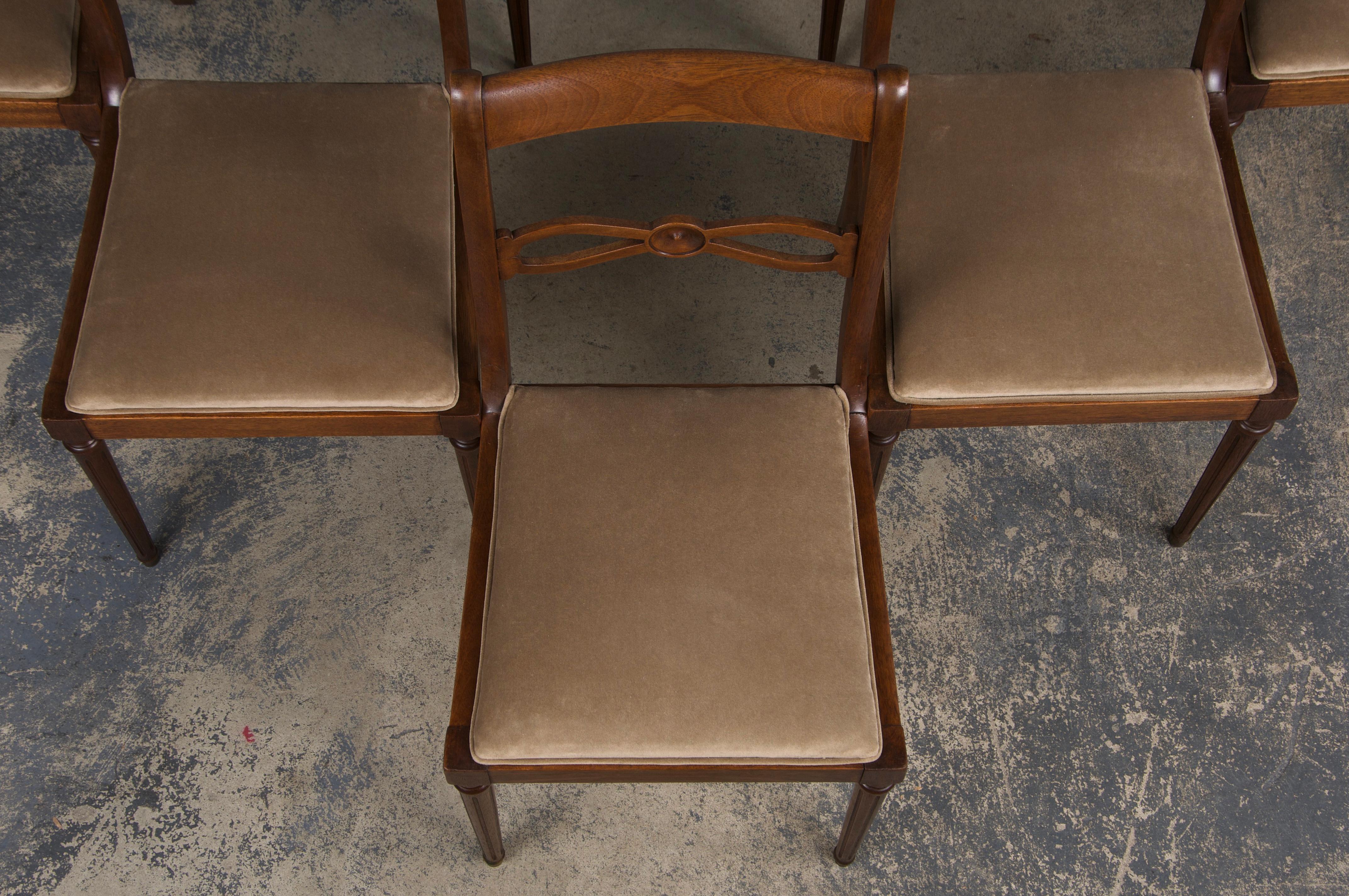 Antique French Neoclassical Louis XVI Style Walnut Dining Chairs - Set of 8 In Good Condition In Astoria, NY
