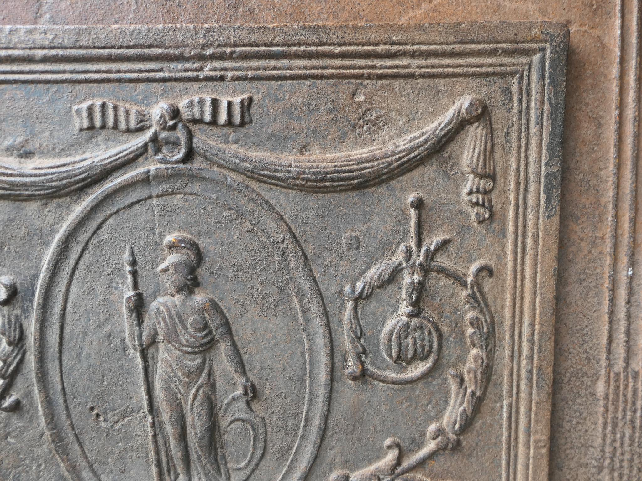 Antike französische neoklassizistische 'Minerva' Kaminrückwand, 18-19. im Angebot 2