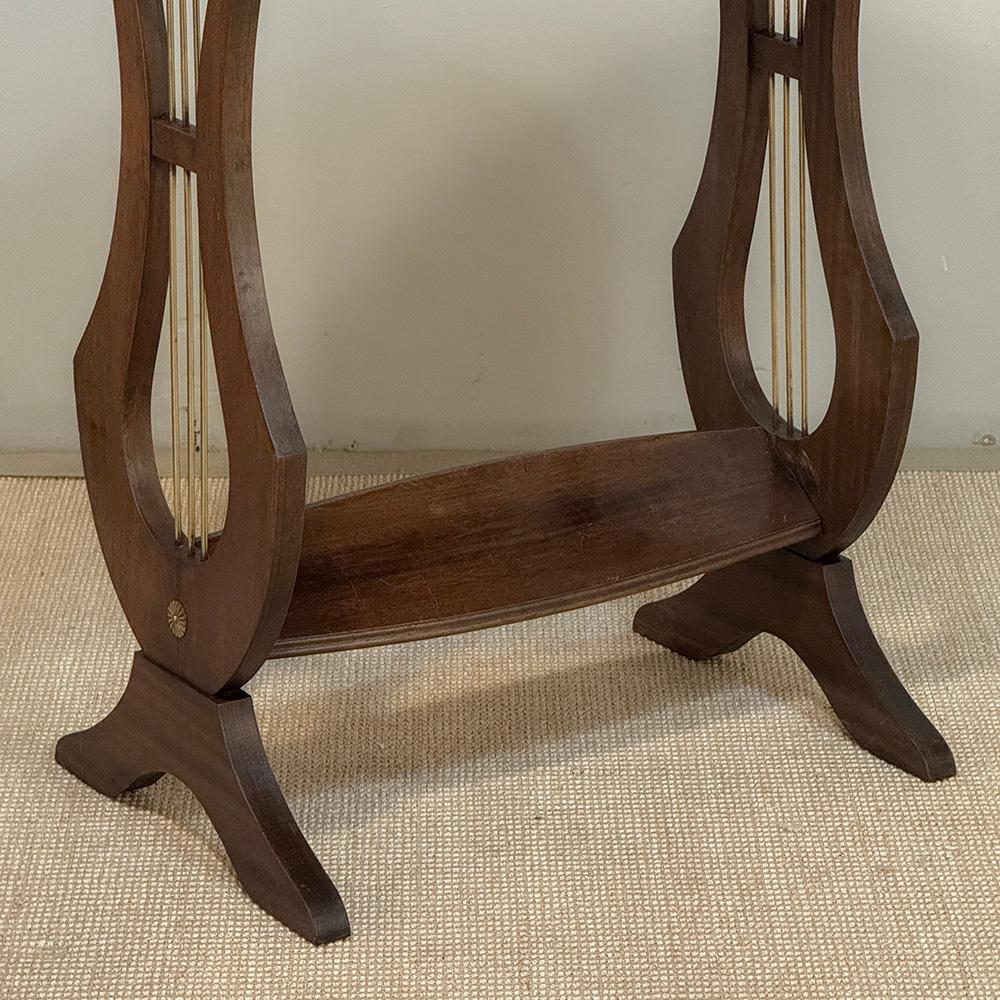 Antique French Neoclassical Oval End Table with Carrara Marble en venta 9