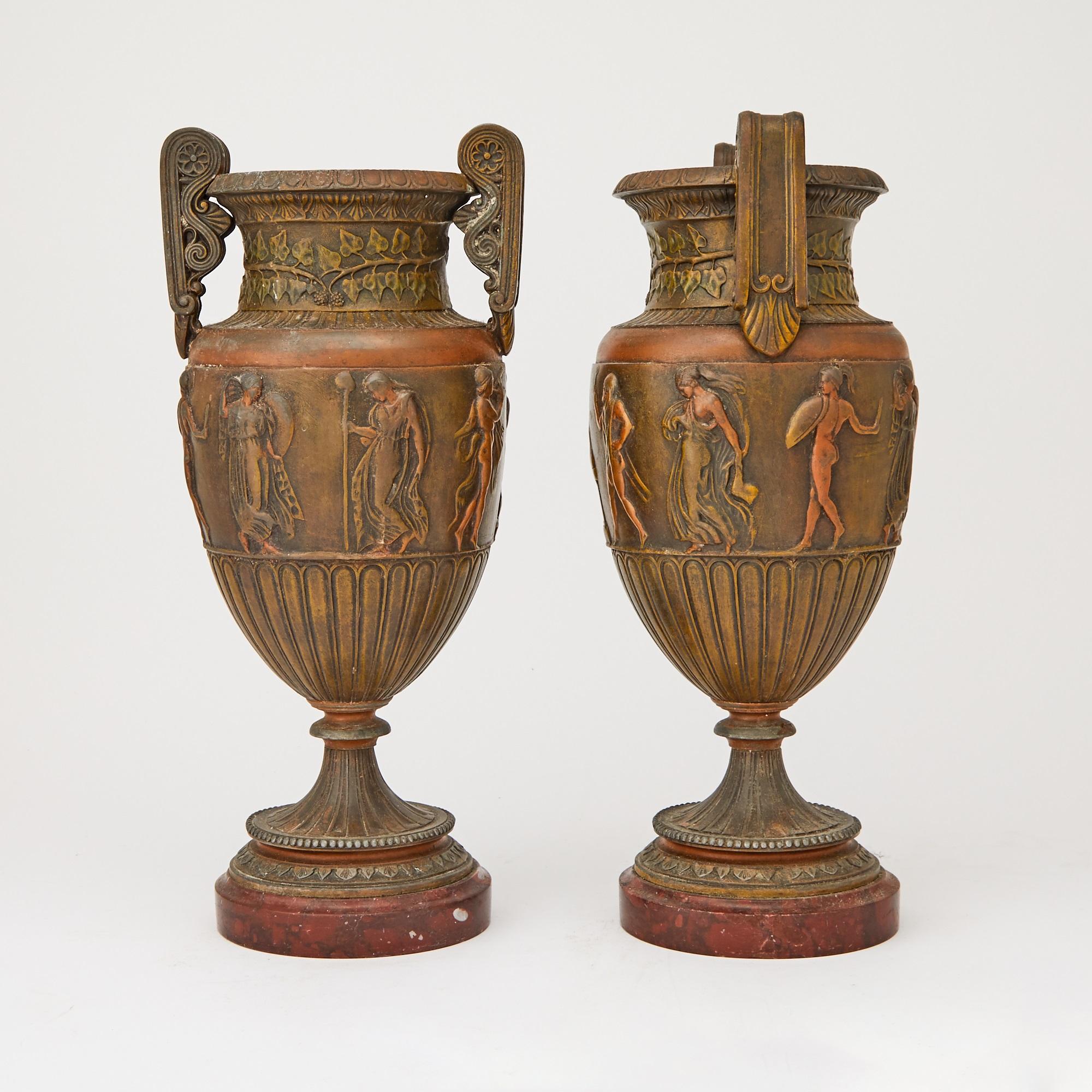 italien Ancienne urne décorative néoclassique française en bronze patiné avec base en marbre rouge en vente