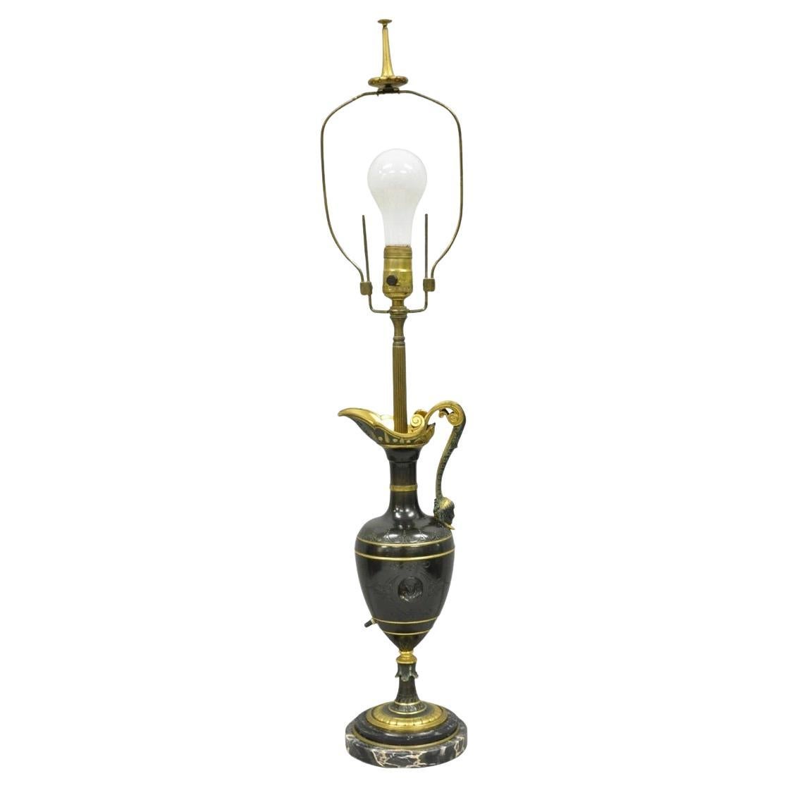 Antique French Neoclassical Patinated & Gilt Bronze Figural Ewer Urn Table Lamp (Lampada da tavolo) in vendita