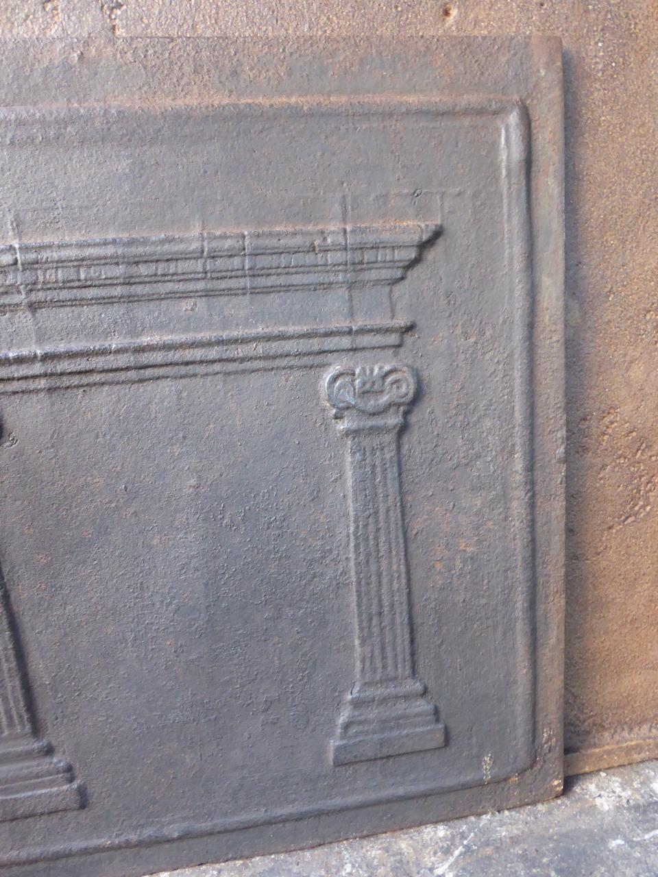 Antique French Neoclassical 'Pillars' Fireback In Good Condition In Amerongen, NL