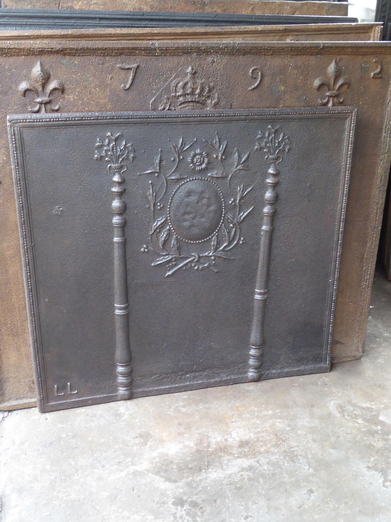 Antique French Neoclassical 'Pillars of Freedom' Fireback / Backsplash In Good Condition For Sale In Amerongen, NL