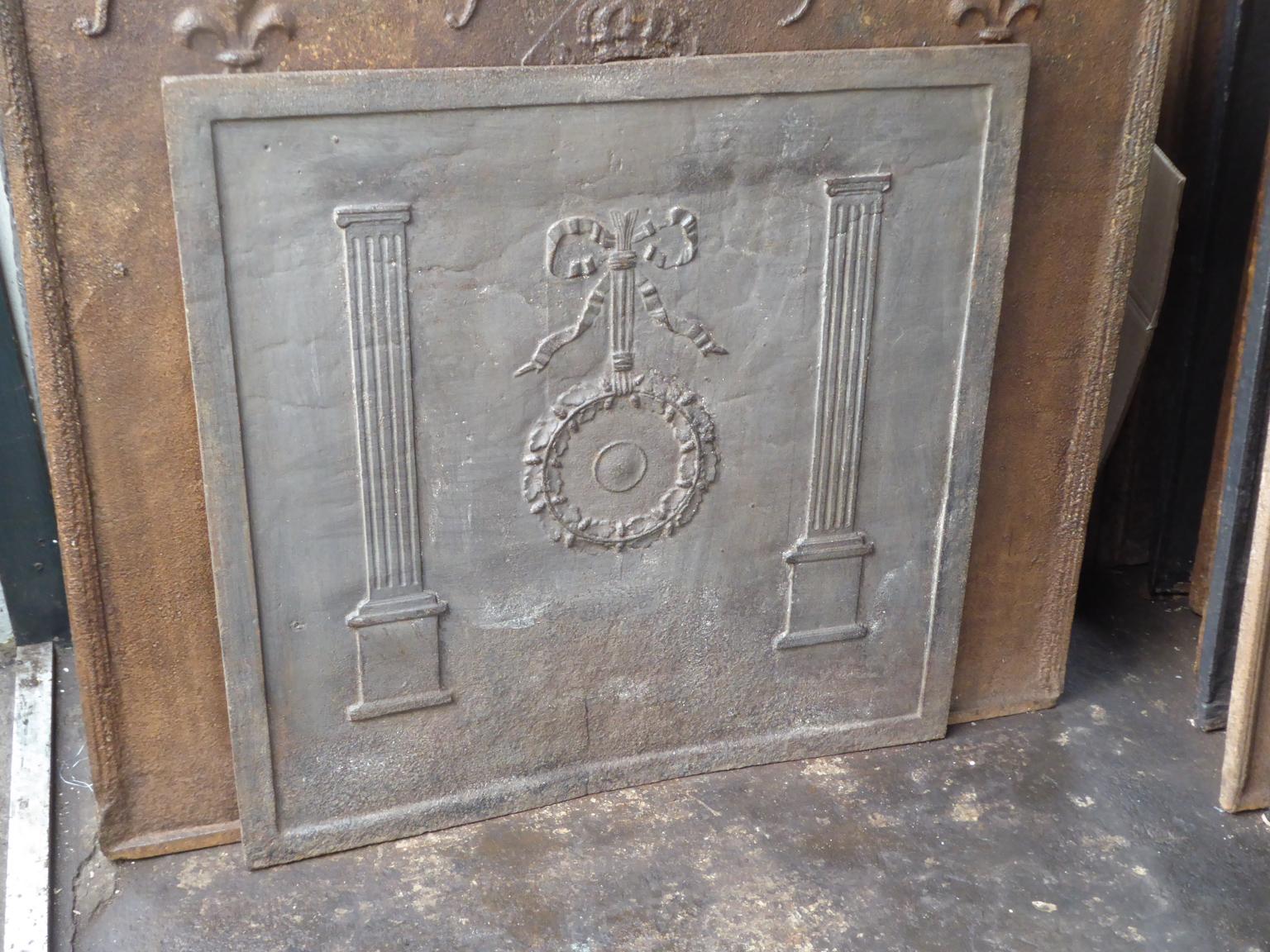 Antique French Neoclassical 'Pillars of Freedom' Fireback, 19th Century In Good Condition In Amerongen, NL