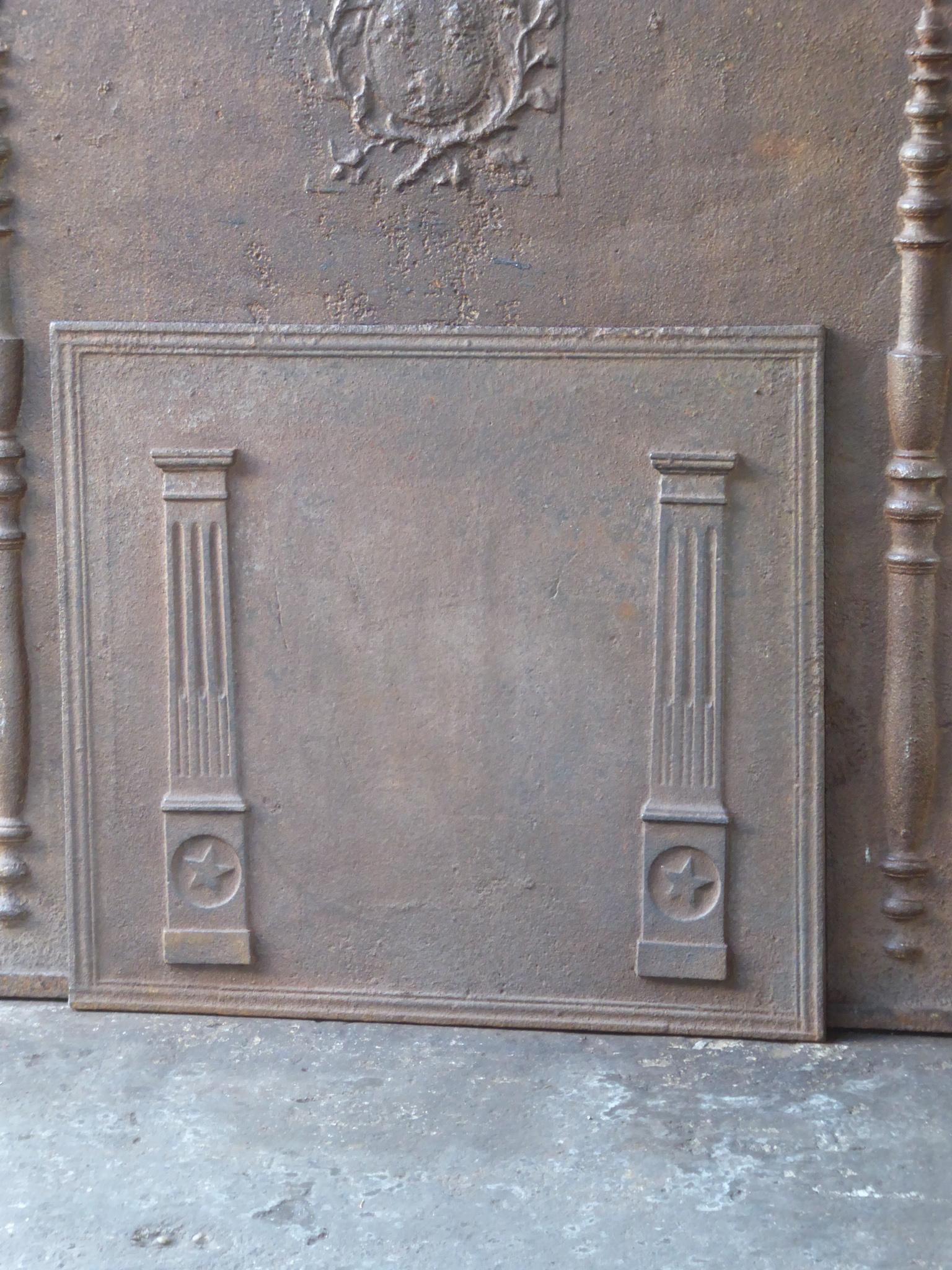 Antique French Neoclassical 'Pillars of Freedom' Fireback / Backsplash In Good Condition For Sale In Amerongen, NL