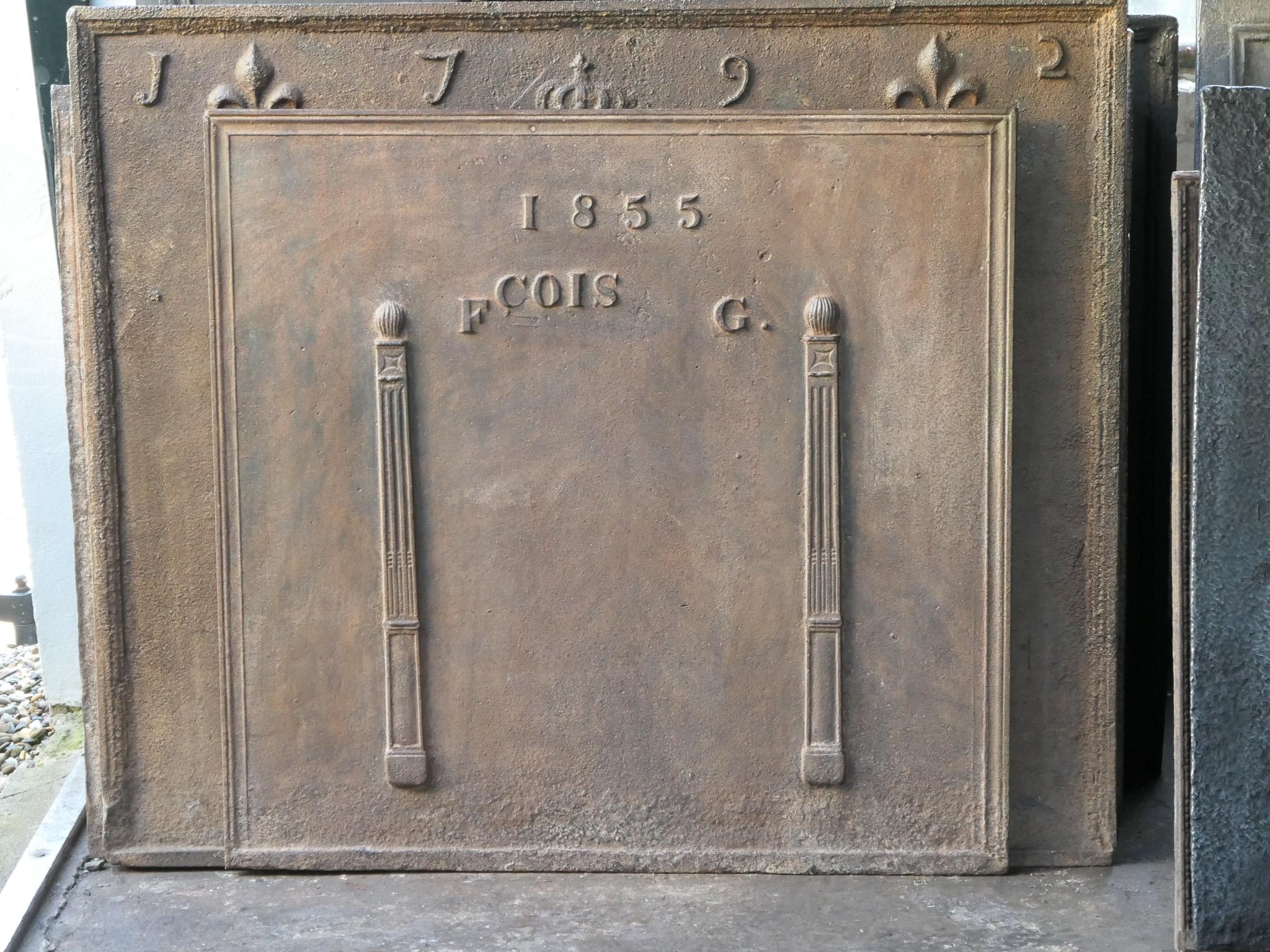 Antique French Neoclassical 'Pillars of Freedom' Fireback / Backsplash In Good Condition For Sale In Soest, NL