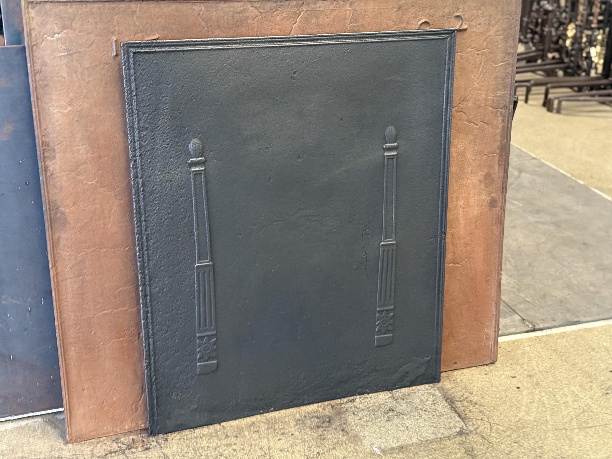 Antique French Neoclassico 'Pilastri della Libertà' Fireback / Backsplash In condizioni buone in vendita a Soest, NL