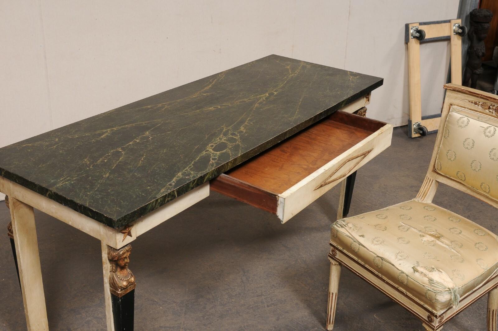 Antikes französisches Schreibtisch- und Stuhlset im neoklassischen Revival-Stil mit Original-Finish (20. Jahrhundert) im Angebot