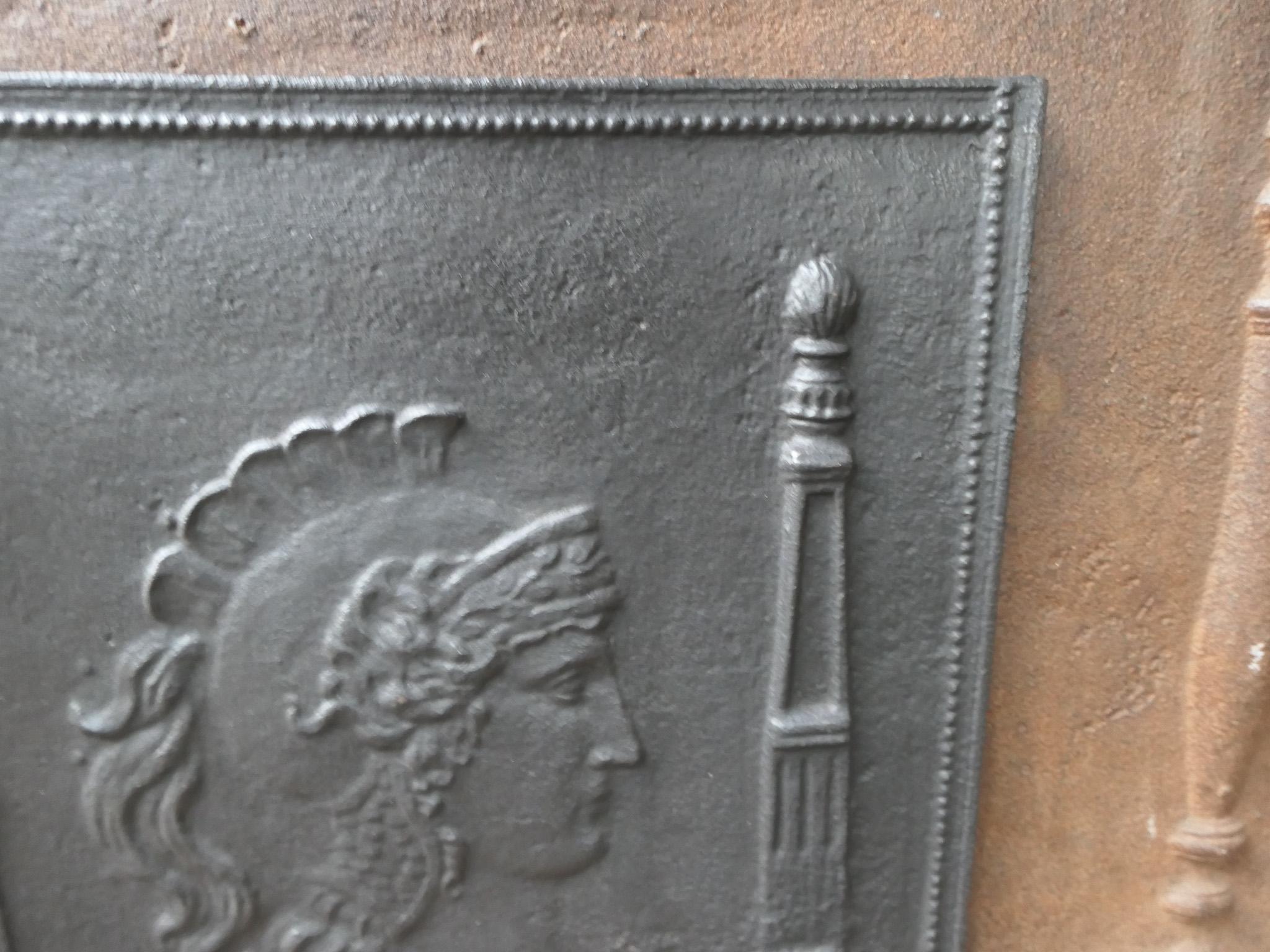 Antike französische neoklassische 'Römischer Soldat' Kaminrückwand / Aufkantung im Angebot 1
